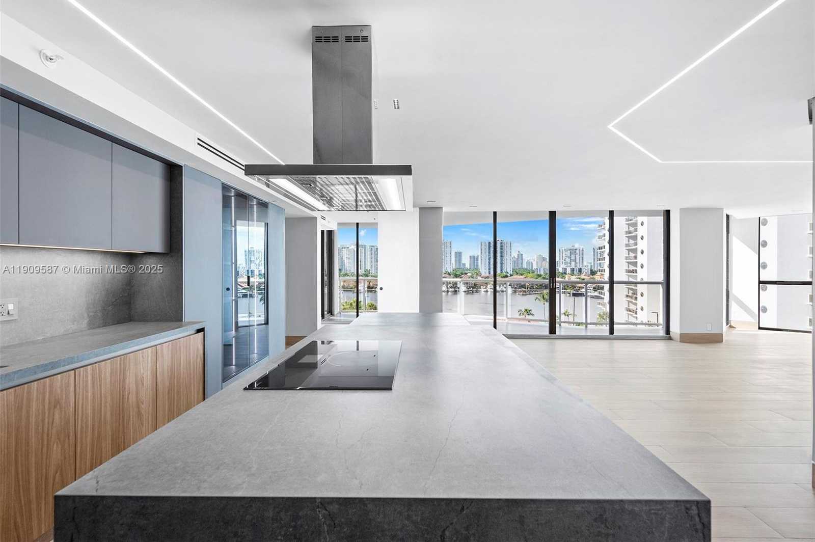 Small Image of 3640 YACHT CLUB DR #810, Aventura Number 25