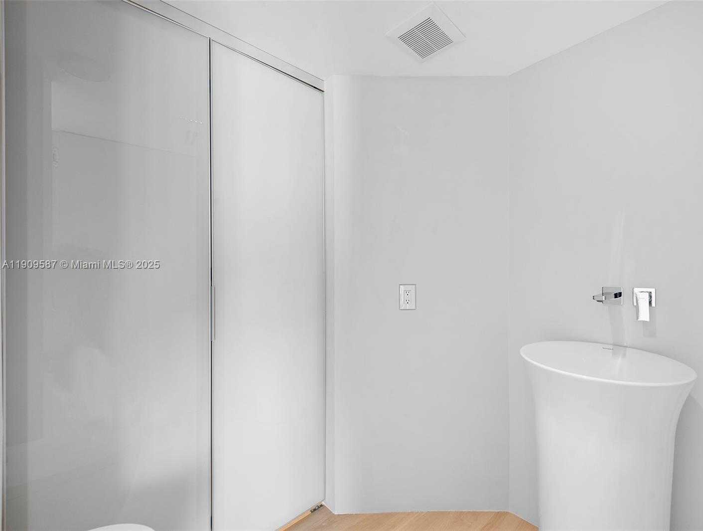 Small Image of 3640 YACHT CLUB DR #810, Aventura Number 29