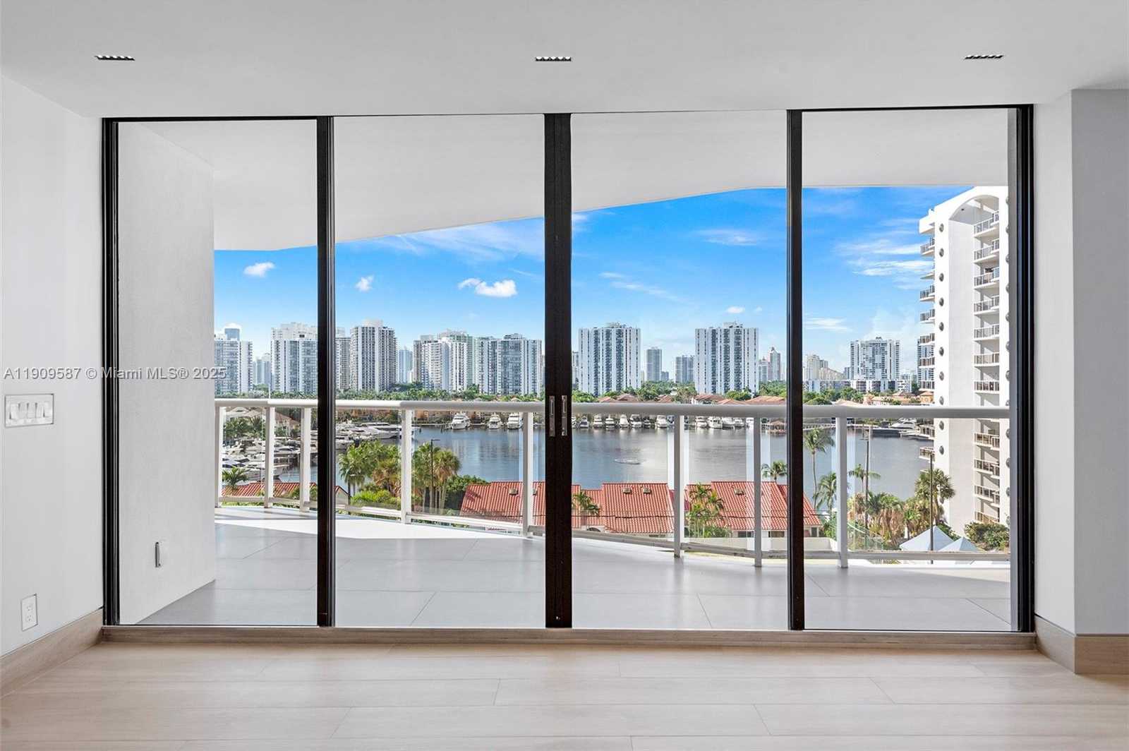 Small Image of 3640 YACHT CLUB DR #810, Aventura Number 3