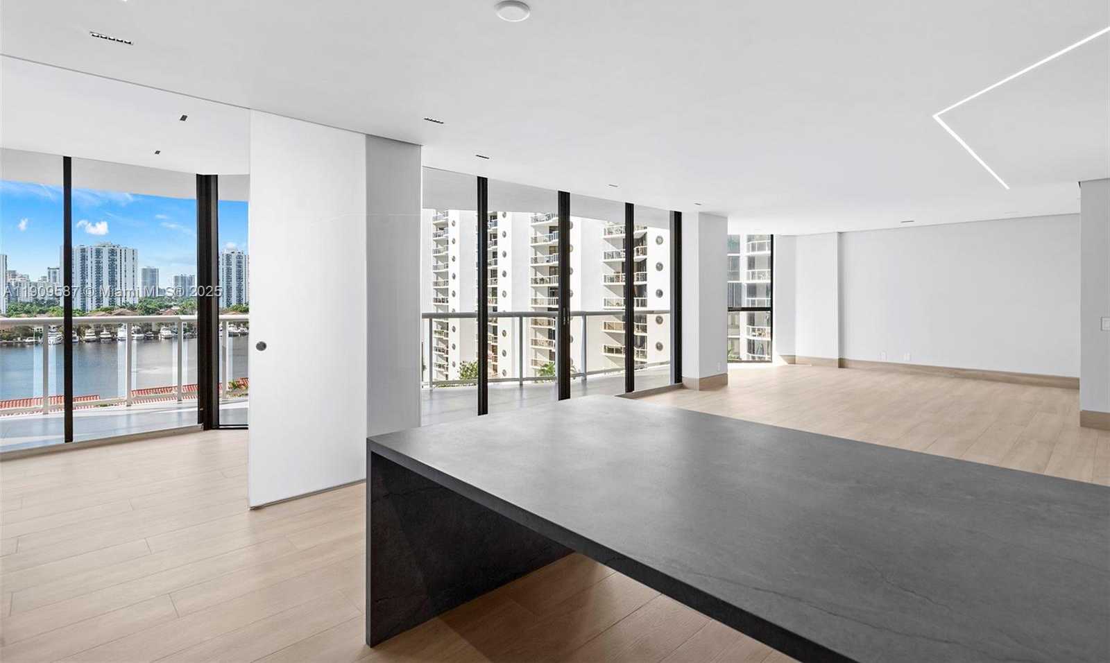 Small Image of 3640 YACHT CLUB DR #810, Aventura Number 5