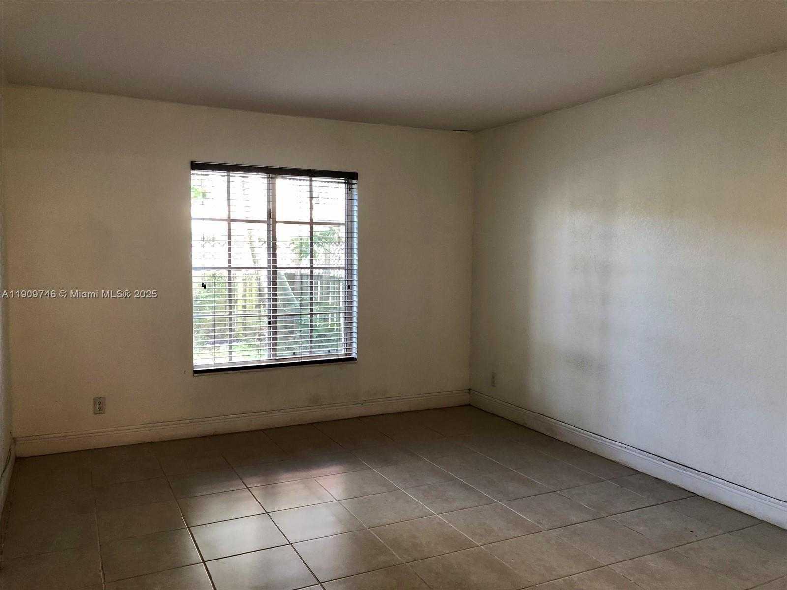 Small Image of 5201 GENEVA WAY #102, Doral Number 12