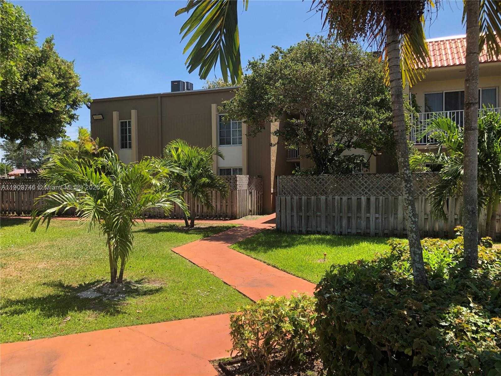 Small Image of 5201 GENEVA WAY #102, Doral Number 23