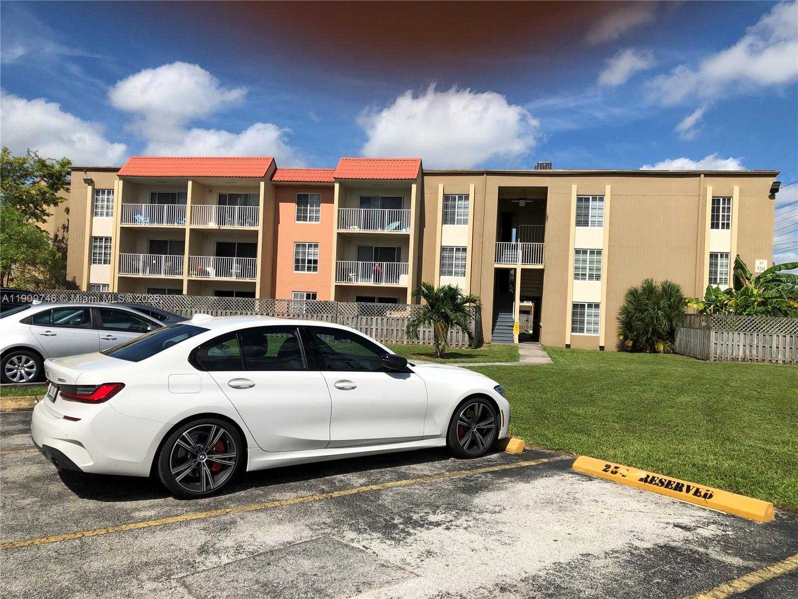 Small Image of 5201 GENEVA WAY #102, Doral Number 24