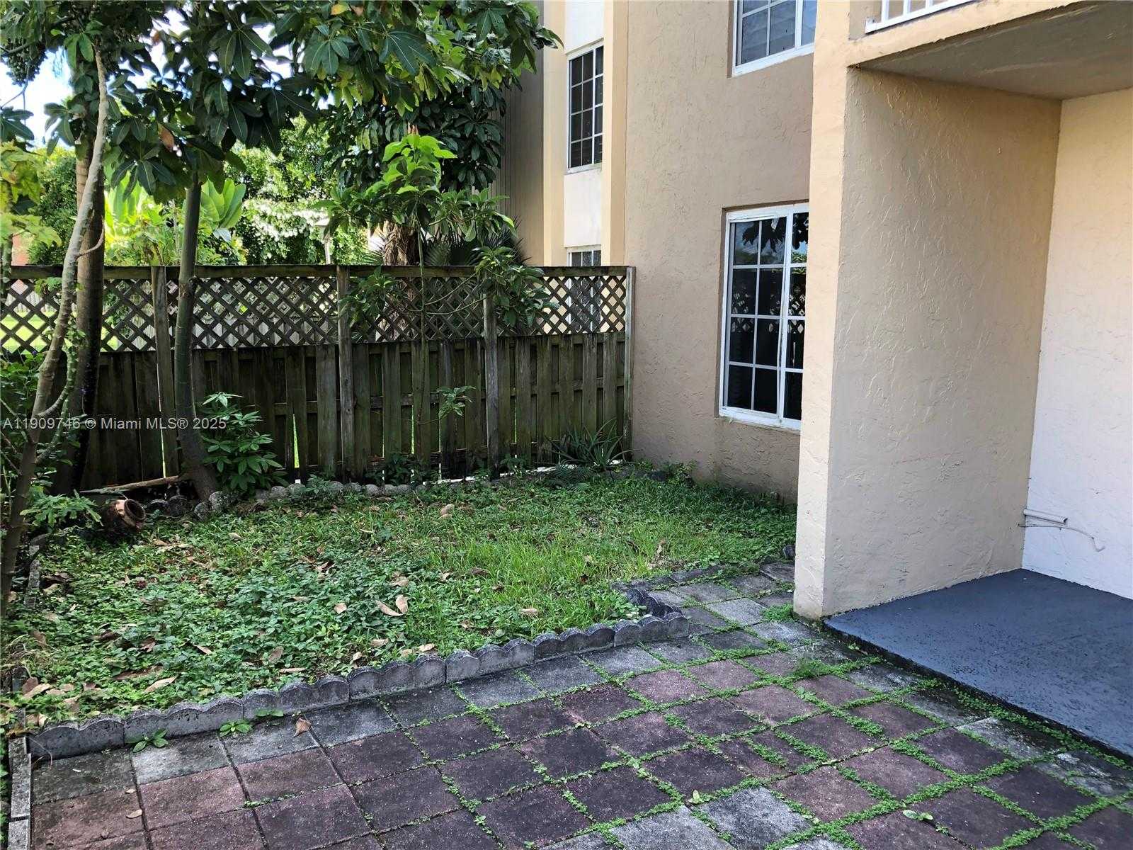 Small Image of 5201 GENEVA WAY #102, Doral Number 7