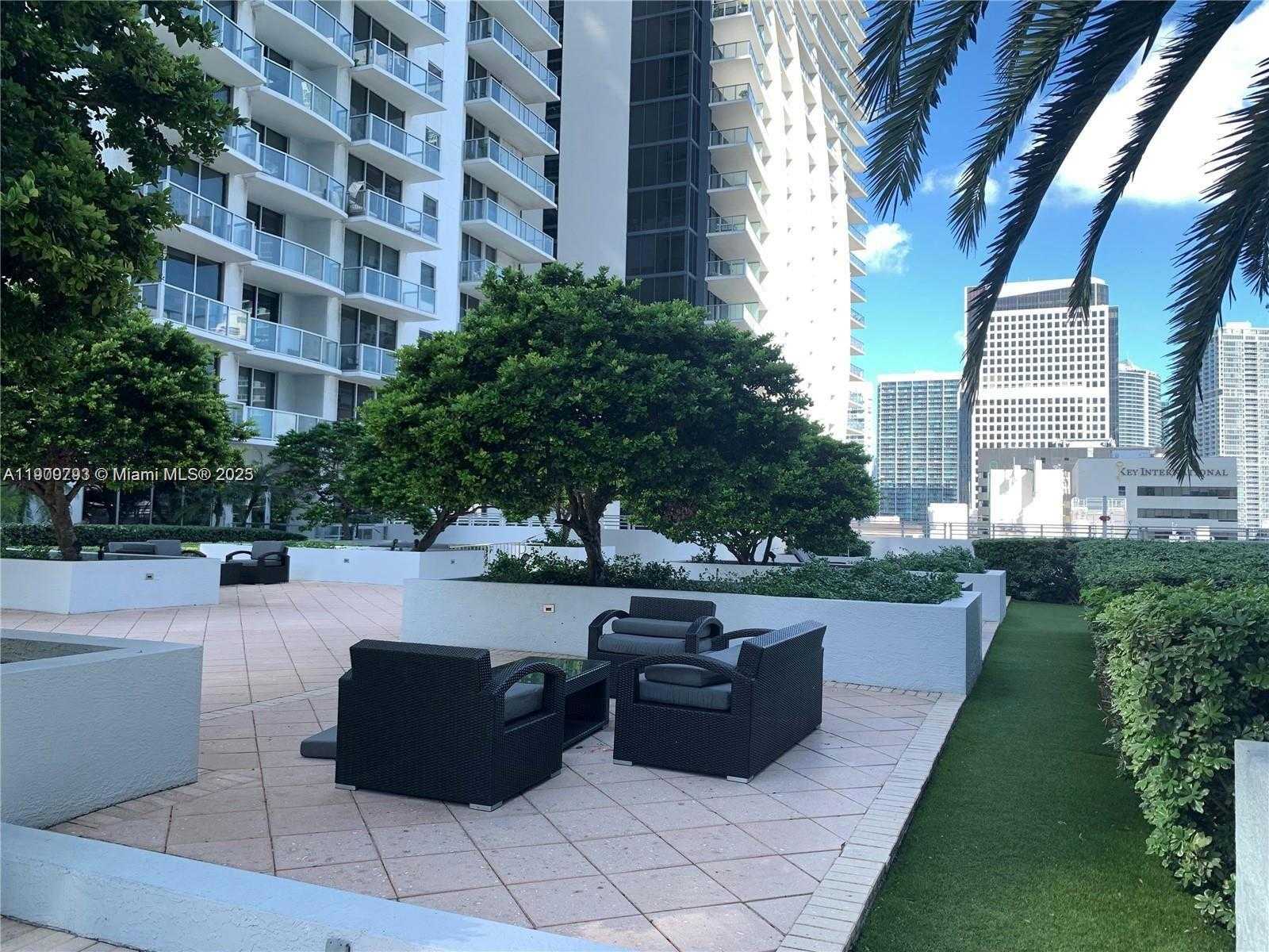 Small Image of 1060 BRICKELL AVE #1701, Miami Number 2