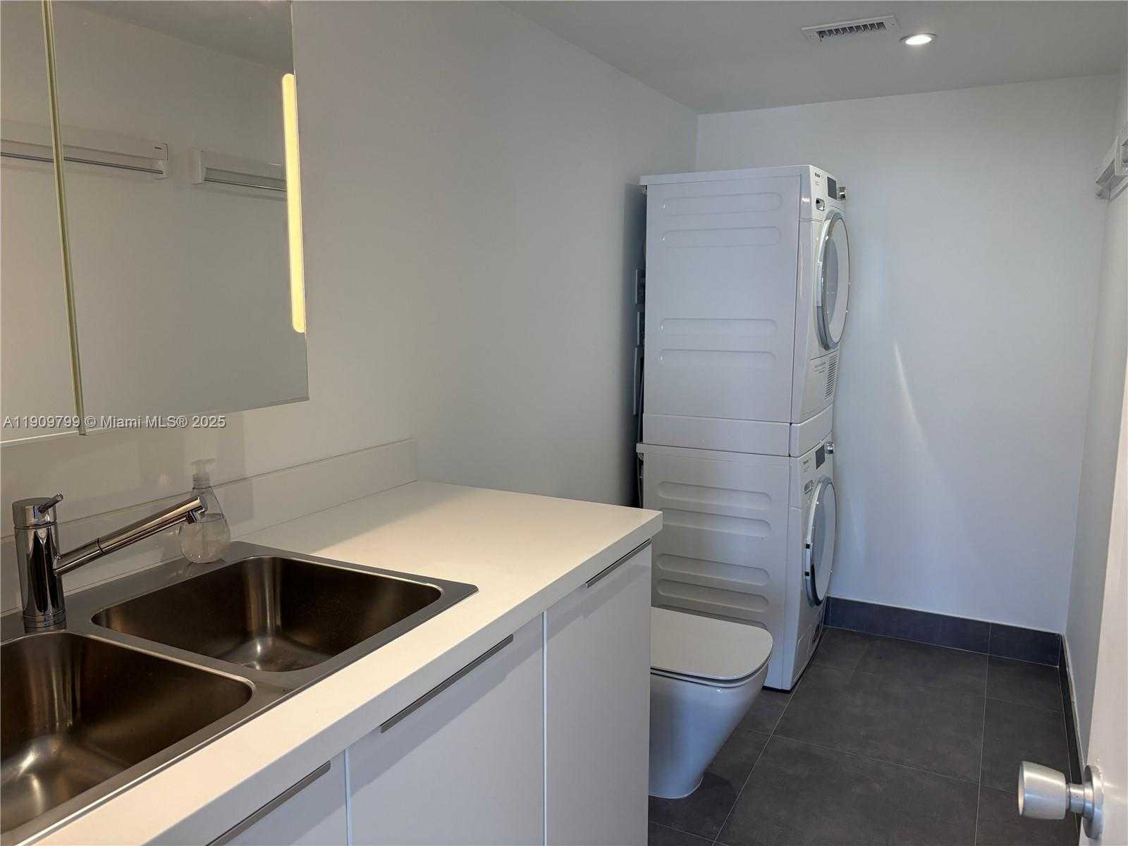 Small Image of 900 BAY DR #401, Miami Beach Number 8