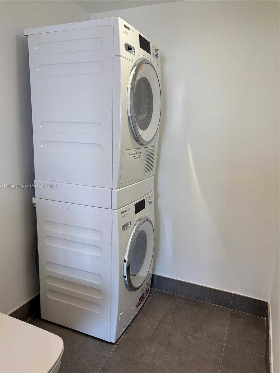 Small Image of 900 BAY DR #401, Miami Beach Number 9