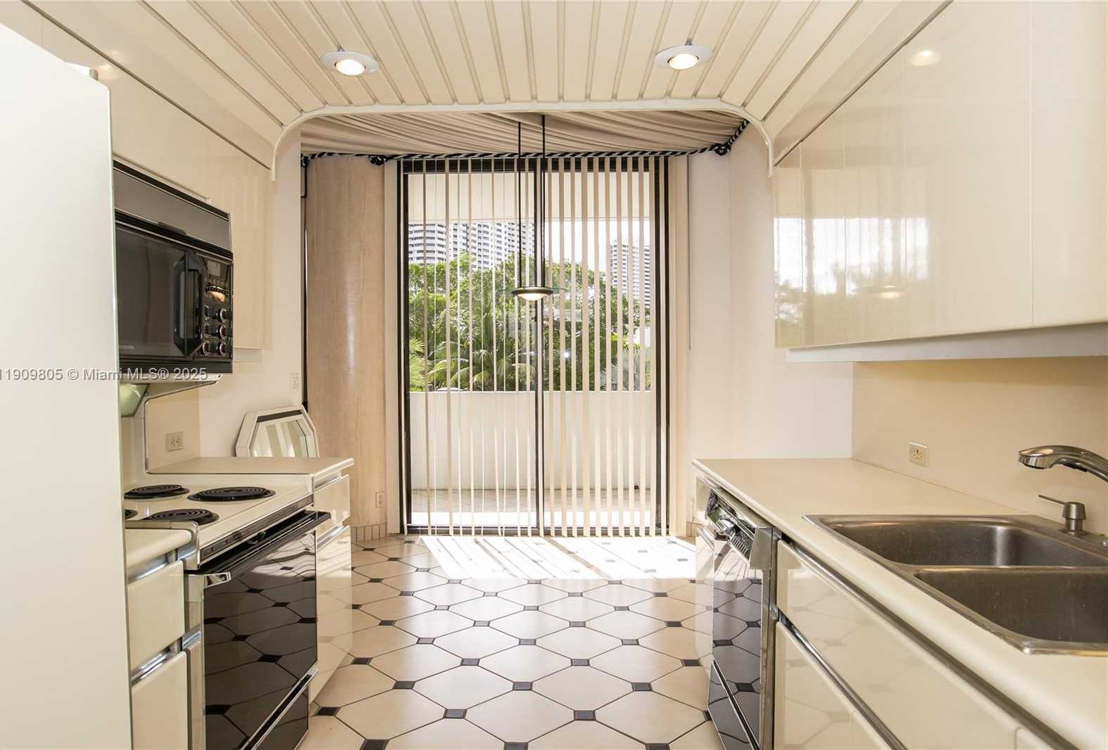 Small Image of 3000 ISLAND BLVD #WSTE1, Aventura Number 10