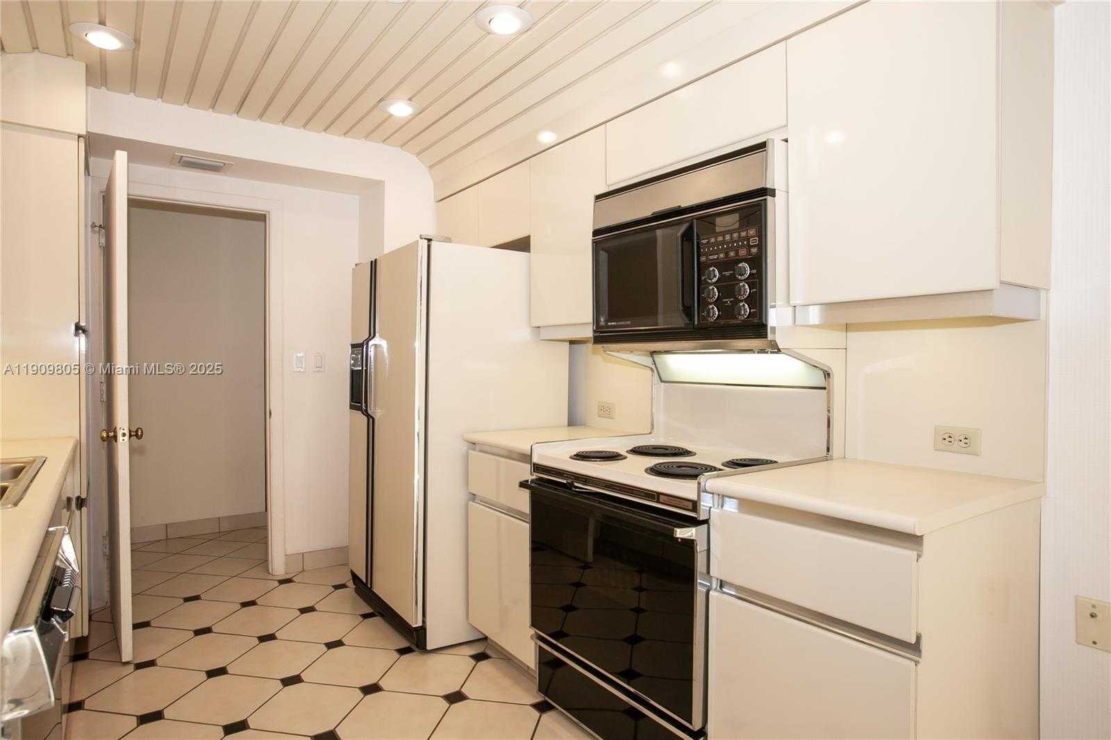 Small Image of 3000 ISLAND BLVD #WSTE1, Aventura Number 12