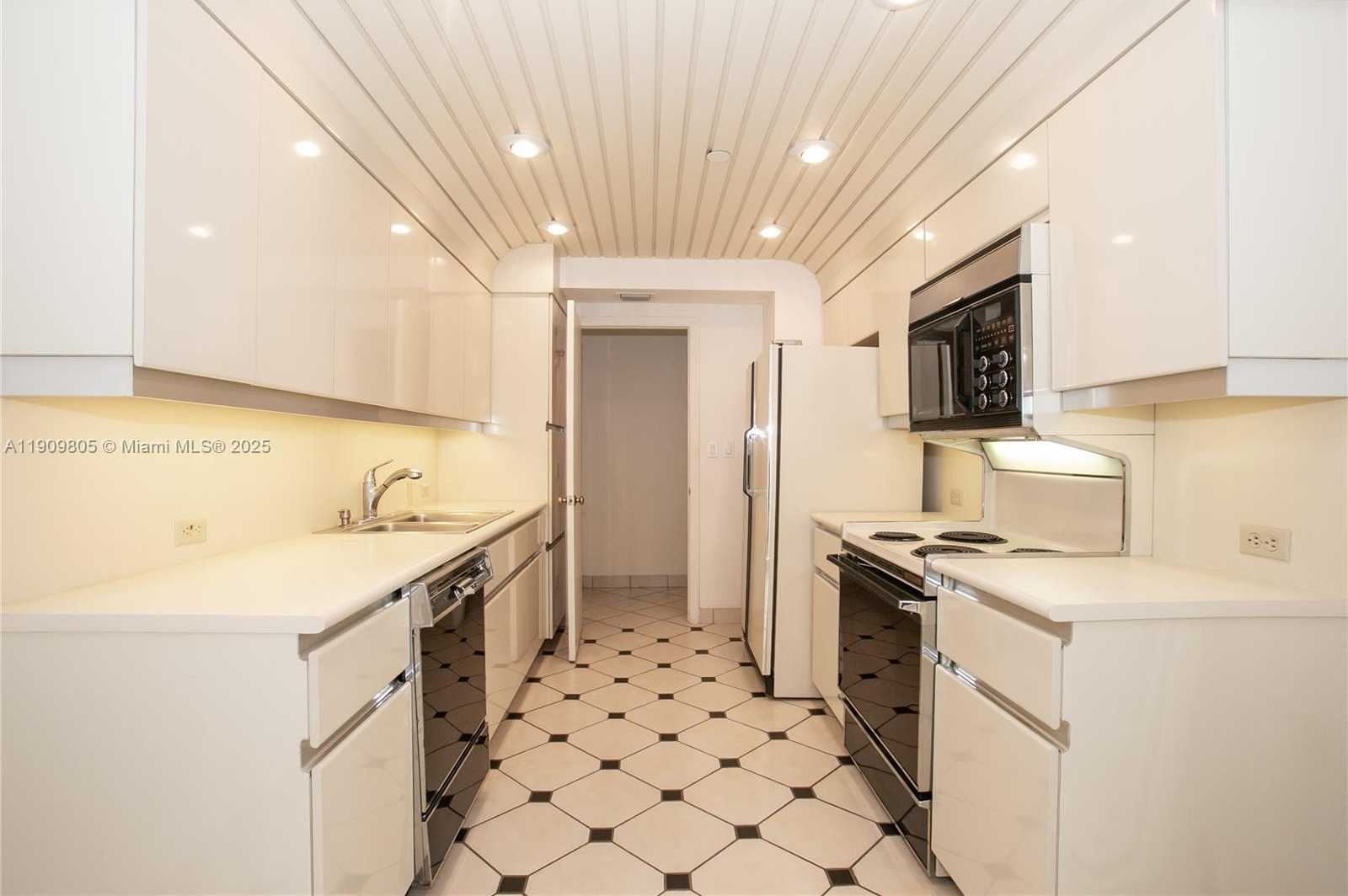 Small Image of 3000 ISLAND BLVD #WSTE1, Aventura Number 14