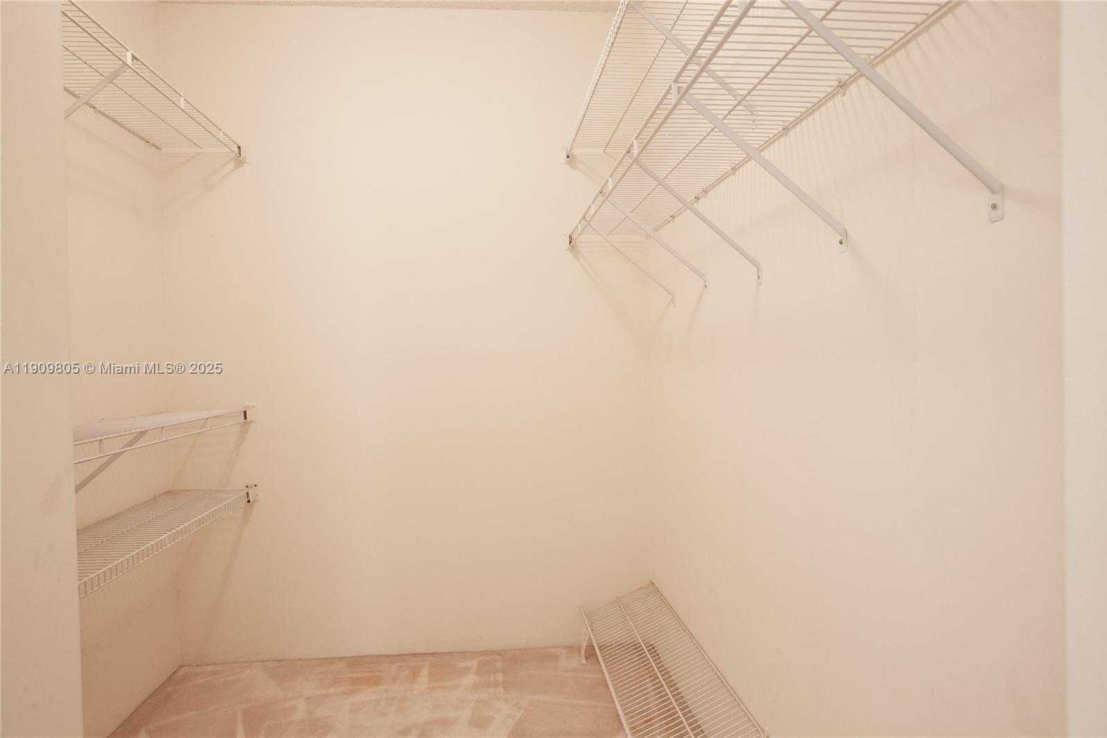 Small Image of 3000 ISLAND BLVD #WSTE1, Aventura Number 17