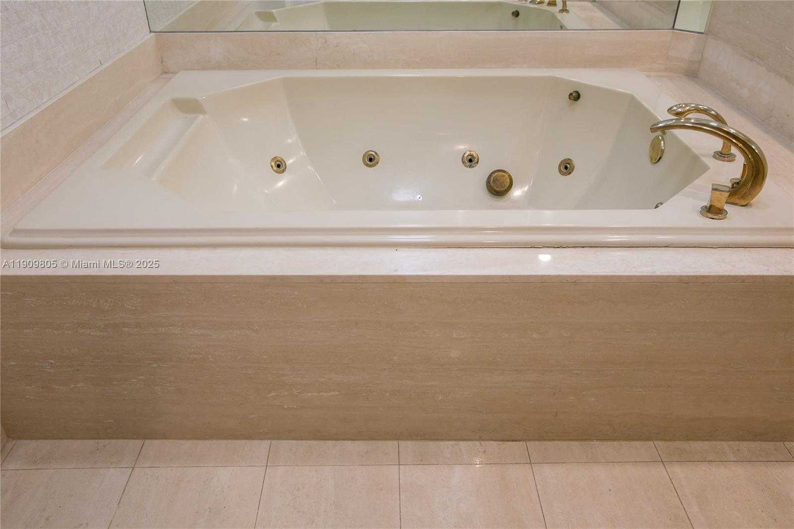 Small Image of 3000 ISLAND BLVD #WSTE1, Aventura Number 19