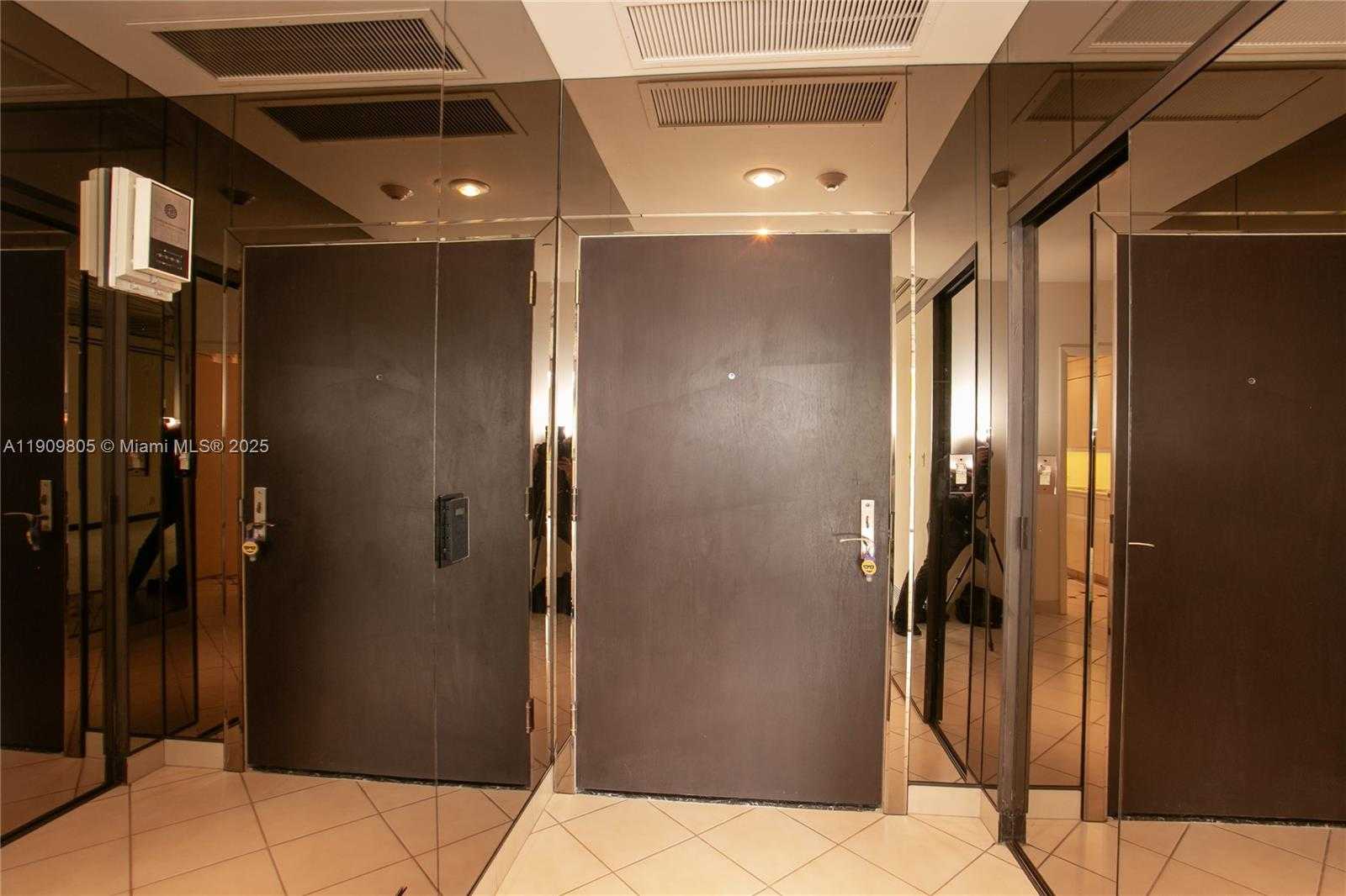 Small Image of 3000 ISLAND BLVD #WSTE1, Aventura Number 2