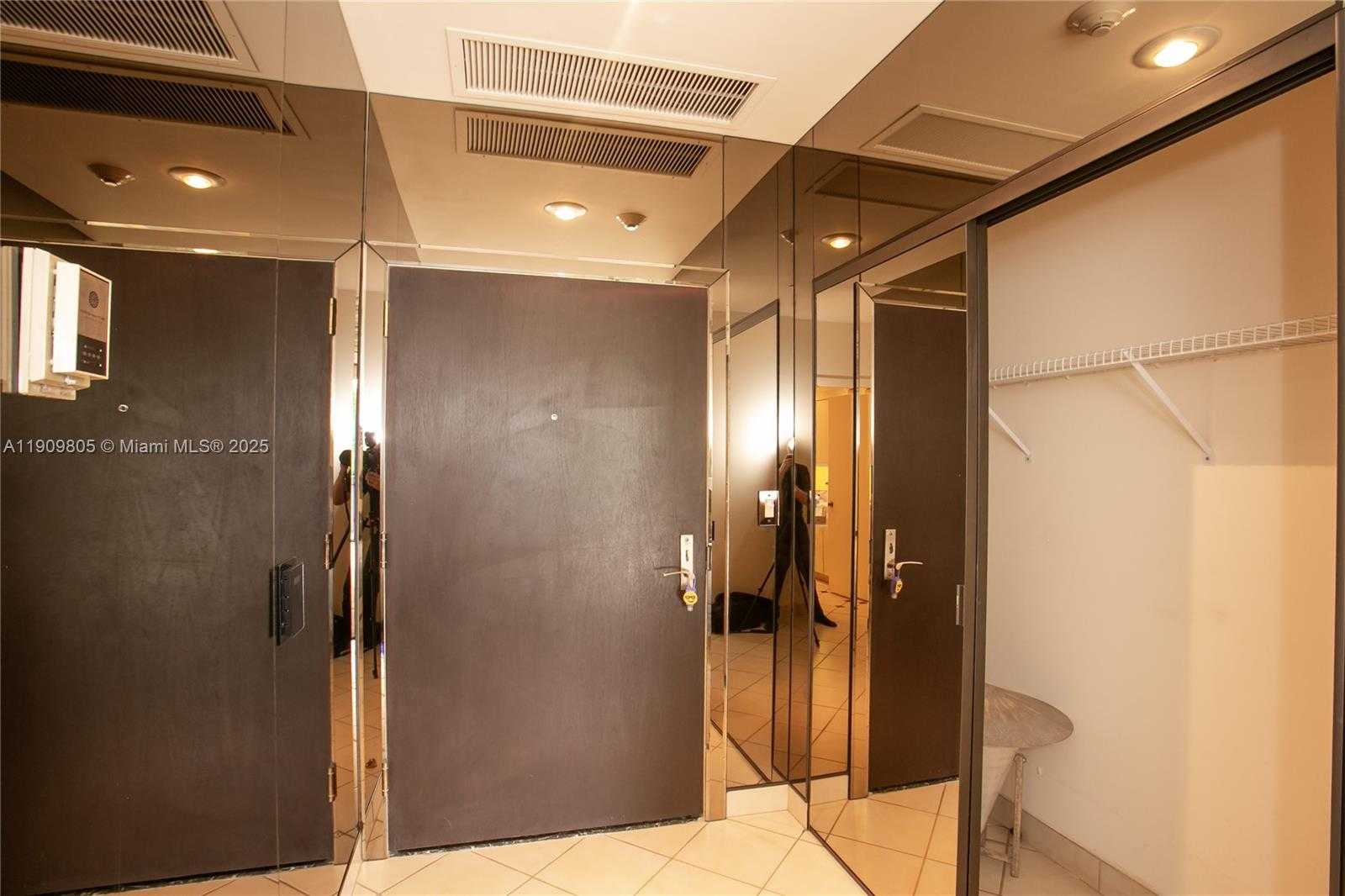 Small Image of 3000 ISLAND BLVD #WSTE1, Aventura Number 28