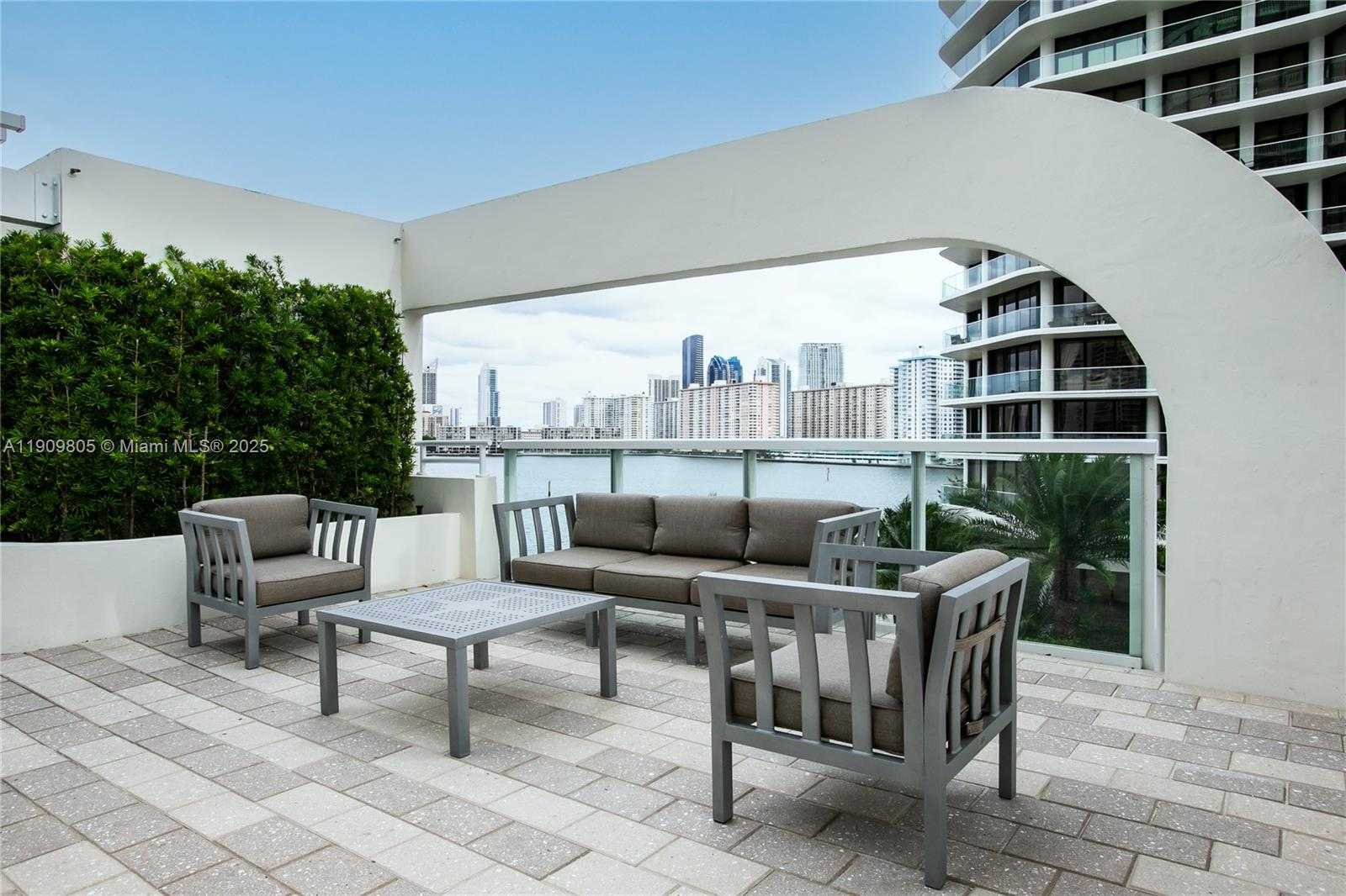 Small Image of 3000 ISLAND BLVD #WSTE1, Aventura Number 32