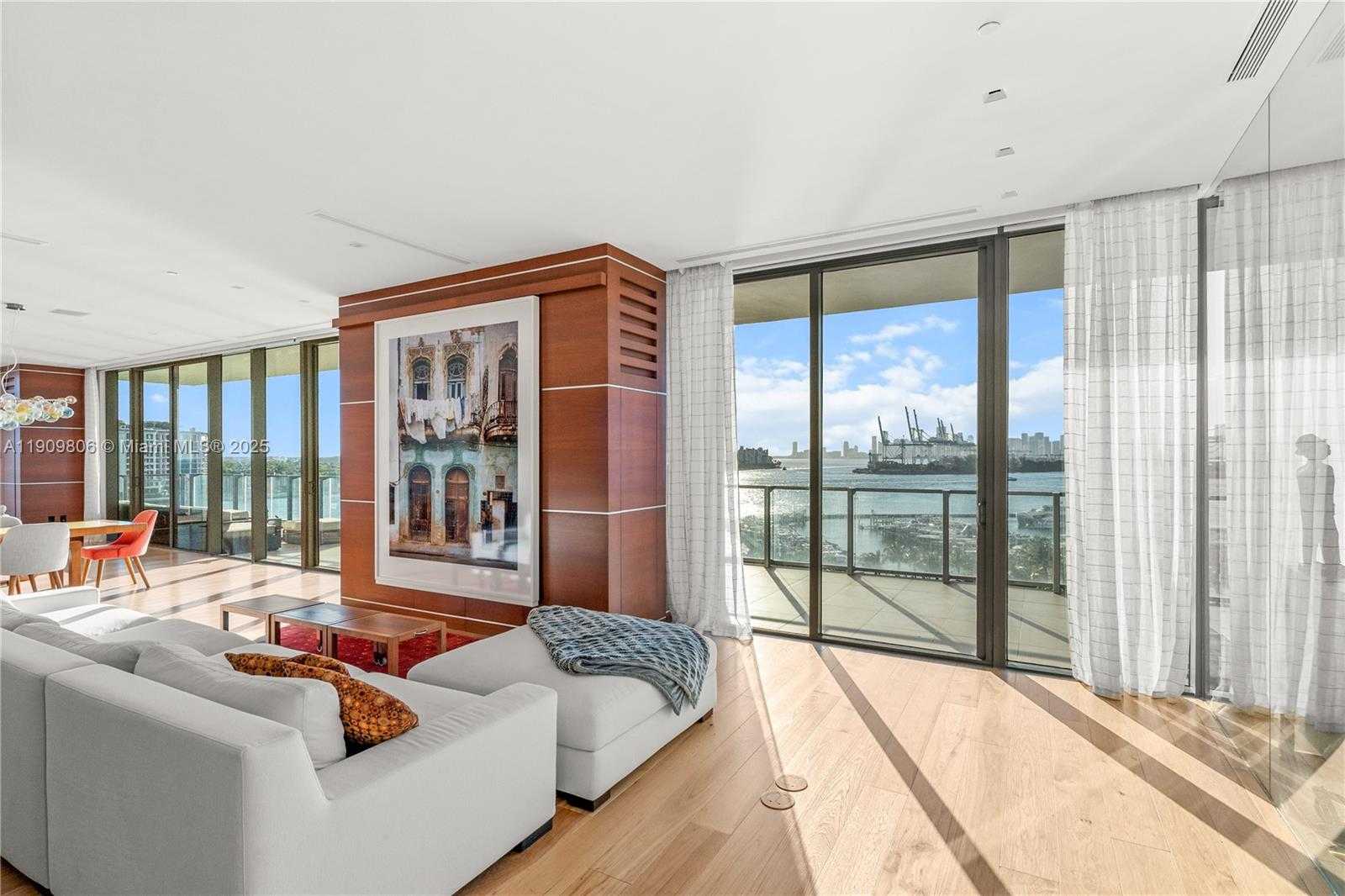 Small Image of 800 SOUTH POINTE DR #704, Miami Beach Number 10