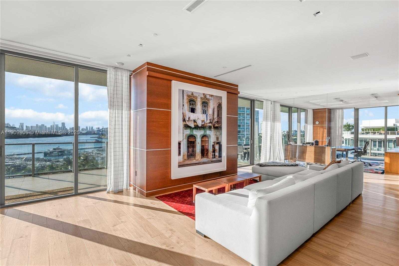 Small Image of 800 SOUTH POINTE DR #704, Miami Beach Number 11