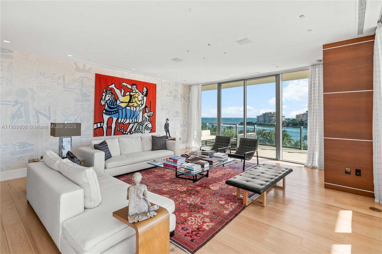 Small Image of 800 SOUTH POINTE DR #704, Miami Beach Number 12