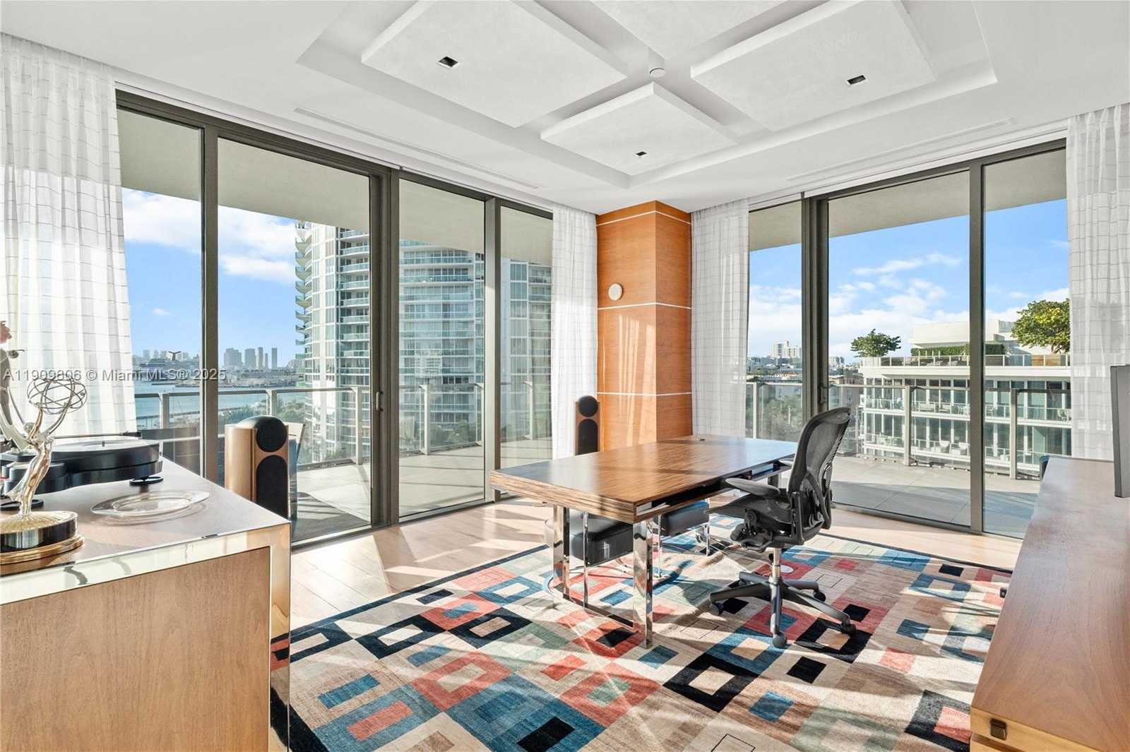 Small Image of 800 SOUTH POINTE DR #704, Miami Beach Number 14