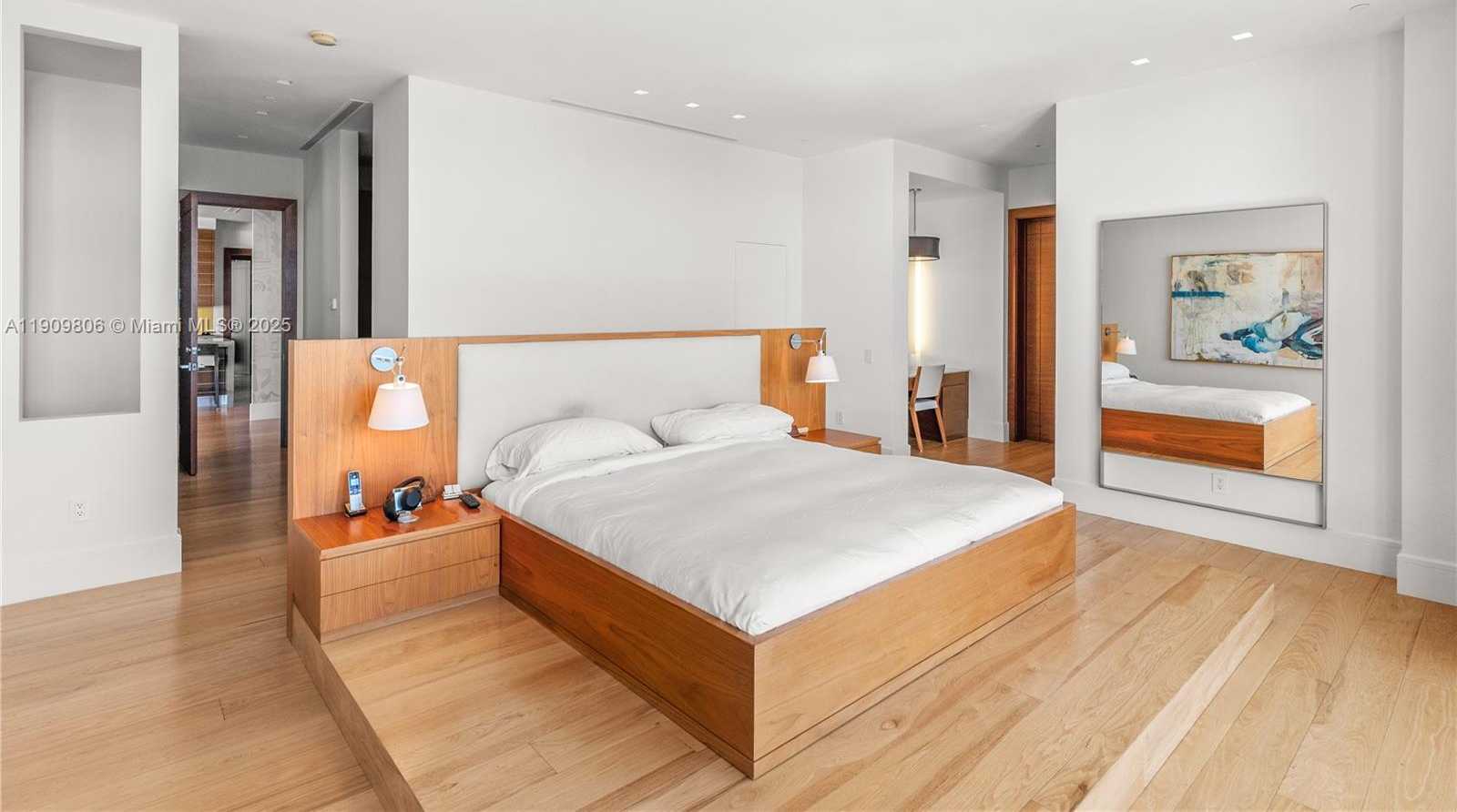 Small Image of 800 SOUTH POINTE DR #704, Miami Beach Number 20