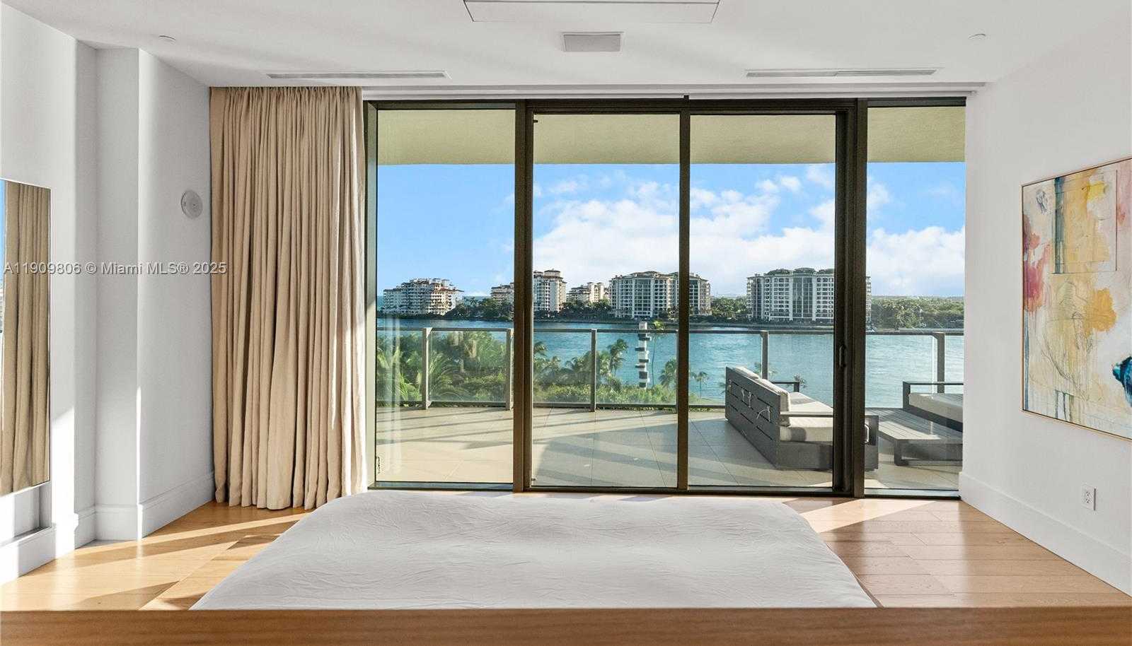 Small Image of 800 SOUTH POINTE DR #704, Miami Beach Number 22