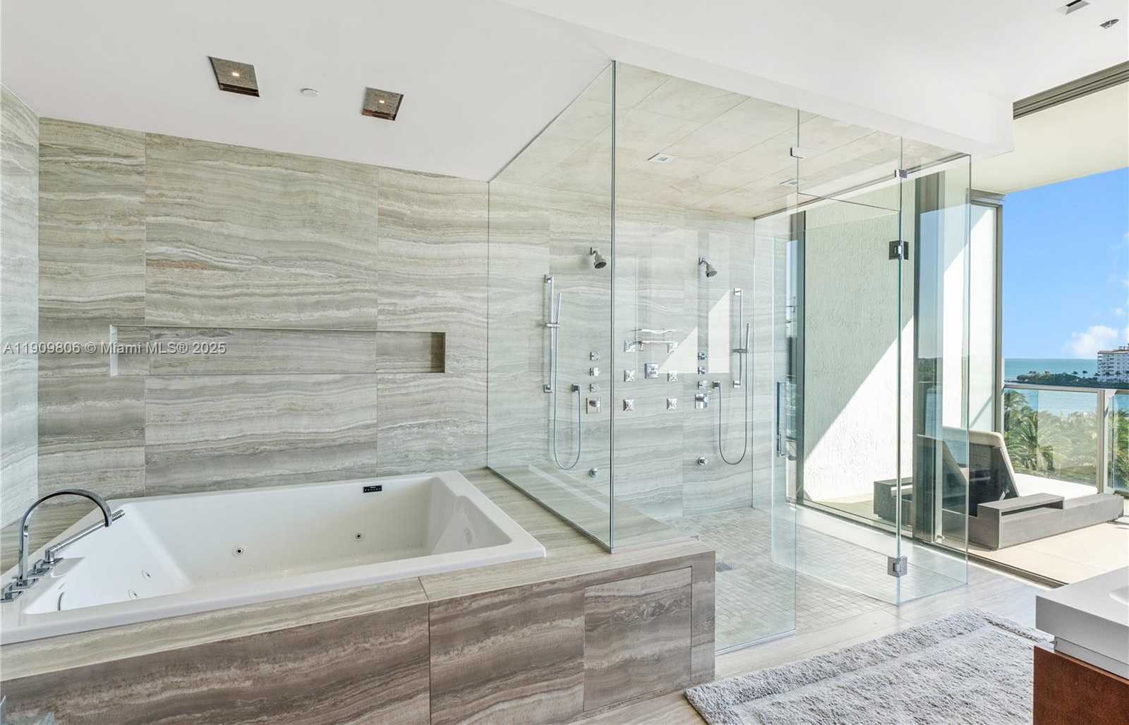 Small Image of 800 SOUTH POINTE DR #704, Miami Beach Number 23