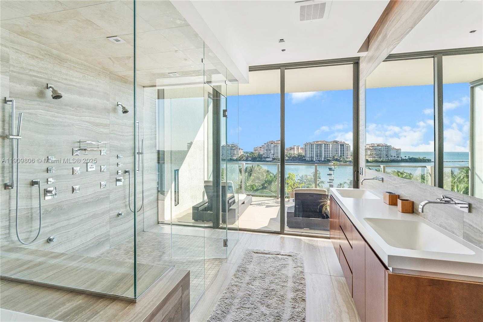 Small Image of 800 SOUTH POINTE DR #704, Miami Beach Number 24