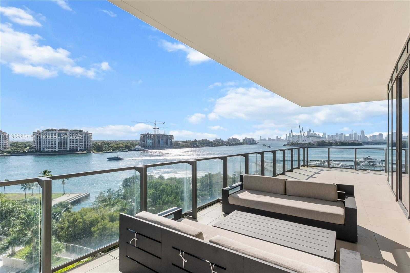 Small Image of 800 SOUTH POINTE DR #704, Miami Beach Number 27