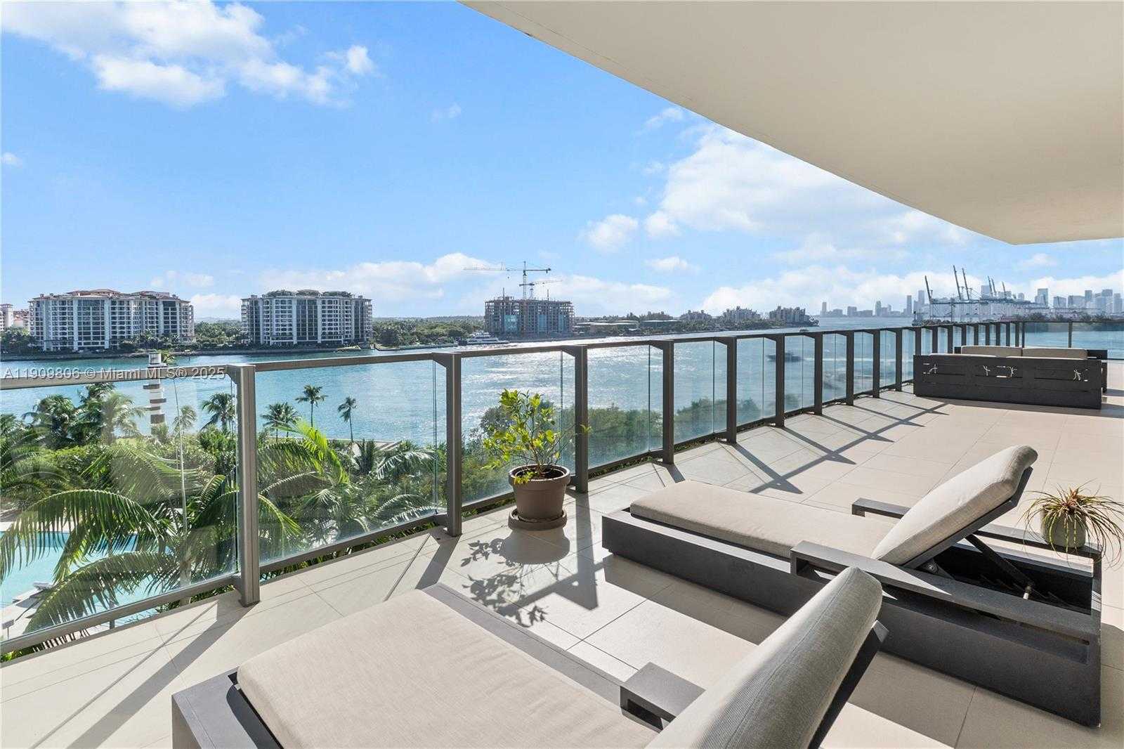 Small Image of 800 SOUTH POINTE DR #704, Miami Beach Number 28