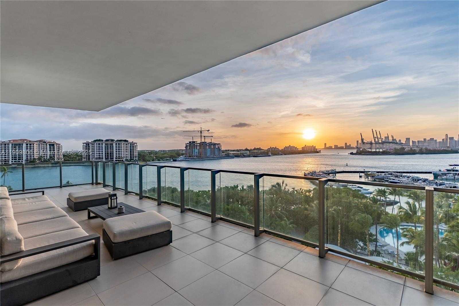 Small Image of 800 SOUTH POINTE DR #704, Miami Beach Number 29