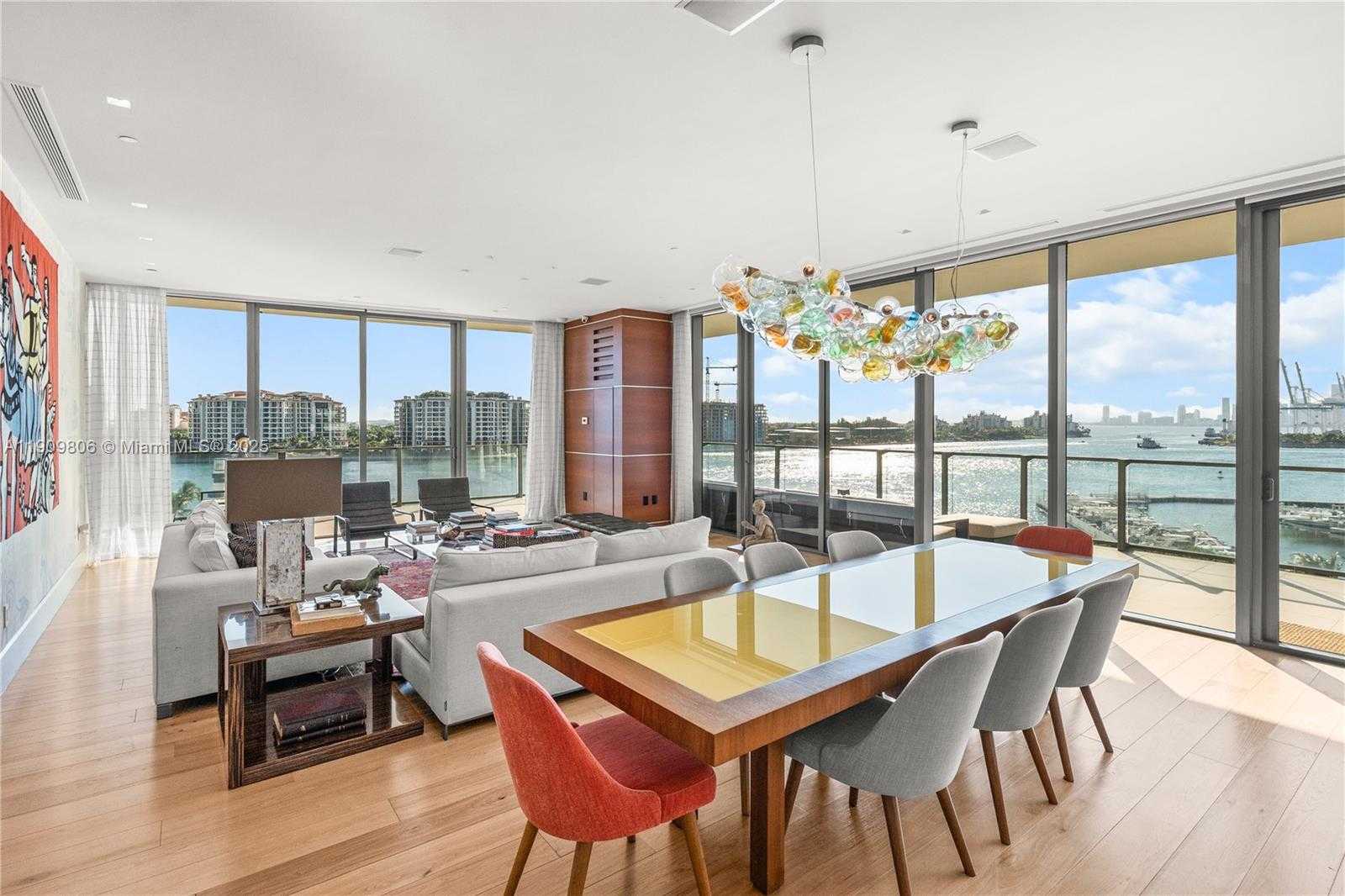 Small Image of 800 SOUTH POINTE DR #704, Miami Beach Number 3