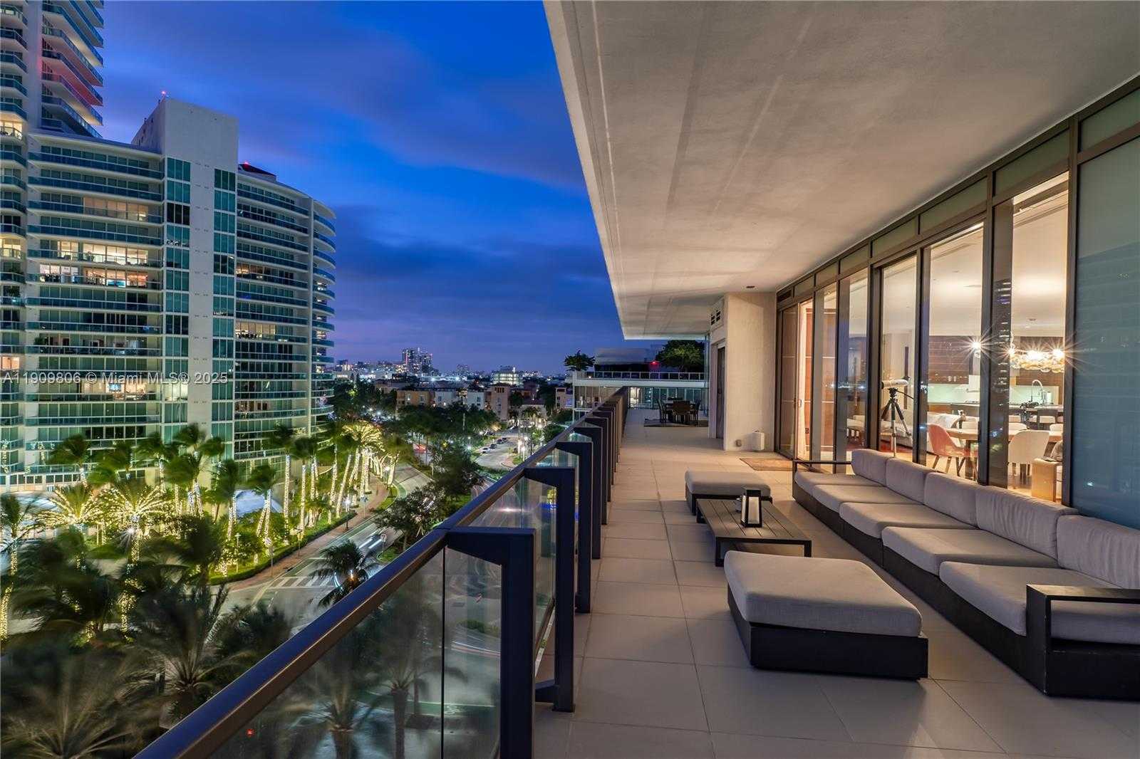 Small Image of 800 SOUTH POINTE DR #704, Miami Beach Number 30