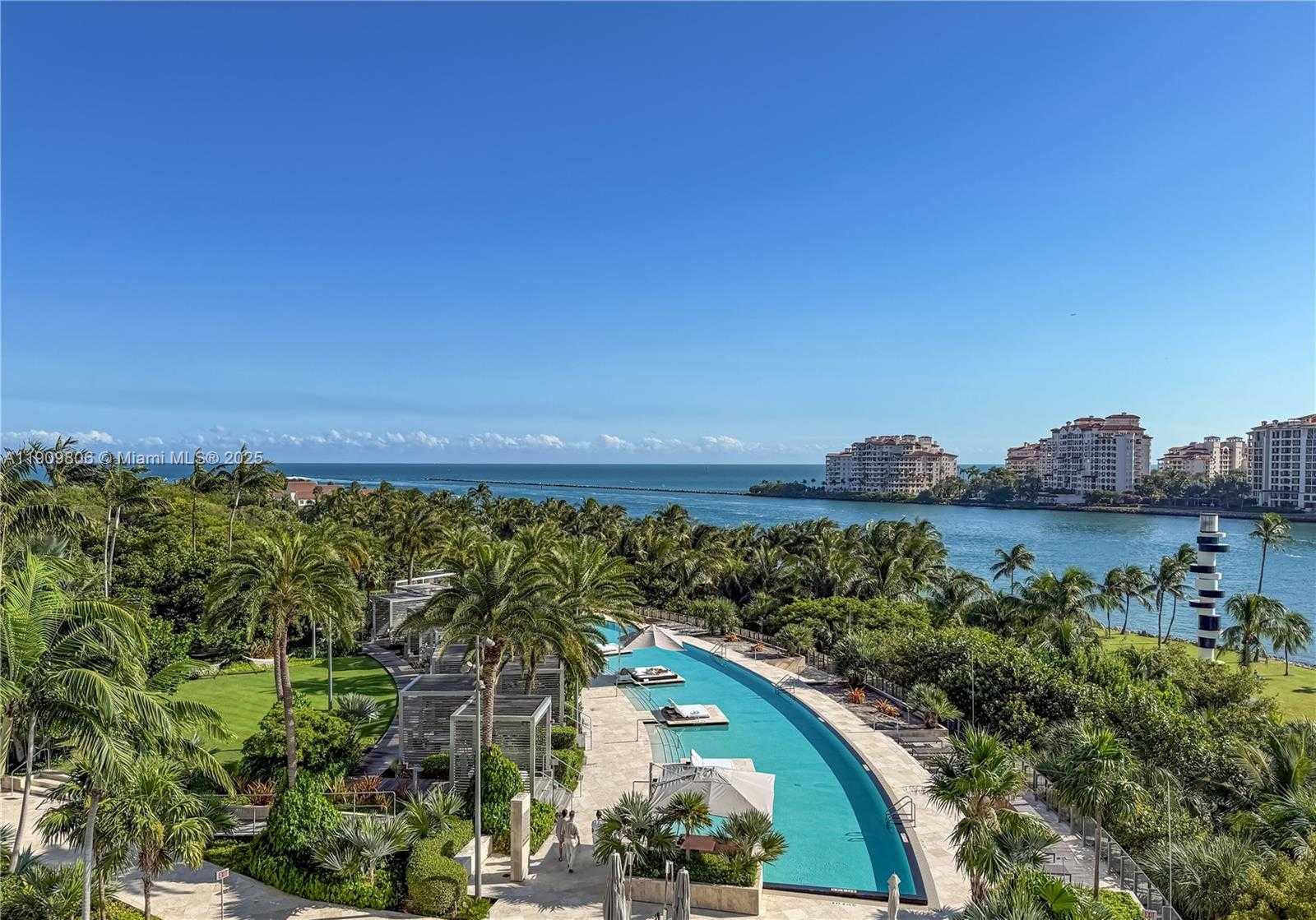 Small Image of 800 SOUTH POINTE DR #704, Miami Beach Number 33