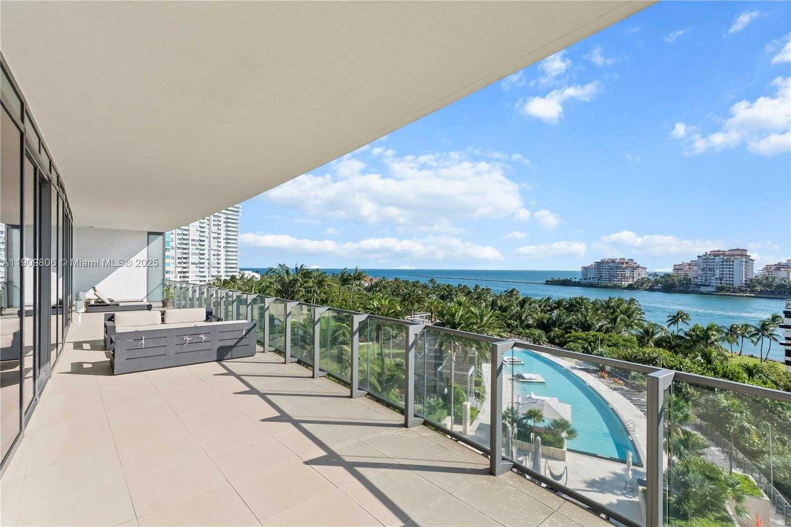 Small Image of 800 SOUTH POINTE DR #704, Miami Beach Number 36