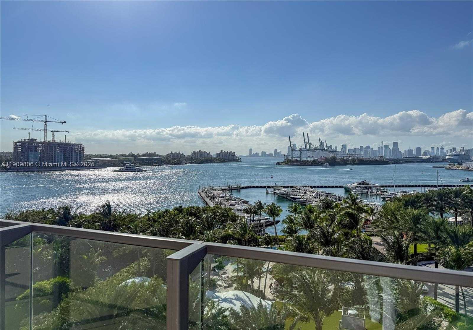Small Image of 800 SOUTH POINTE DR #704, Miami Beach Number 38