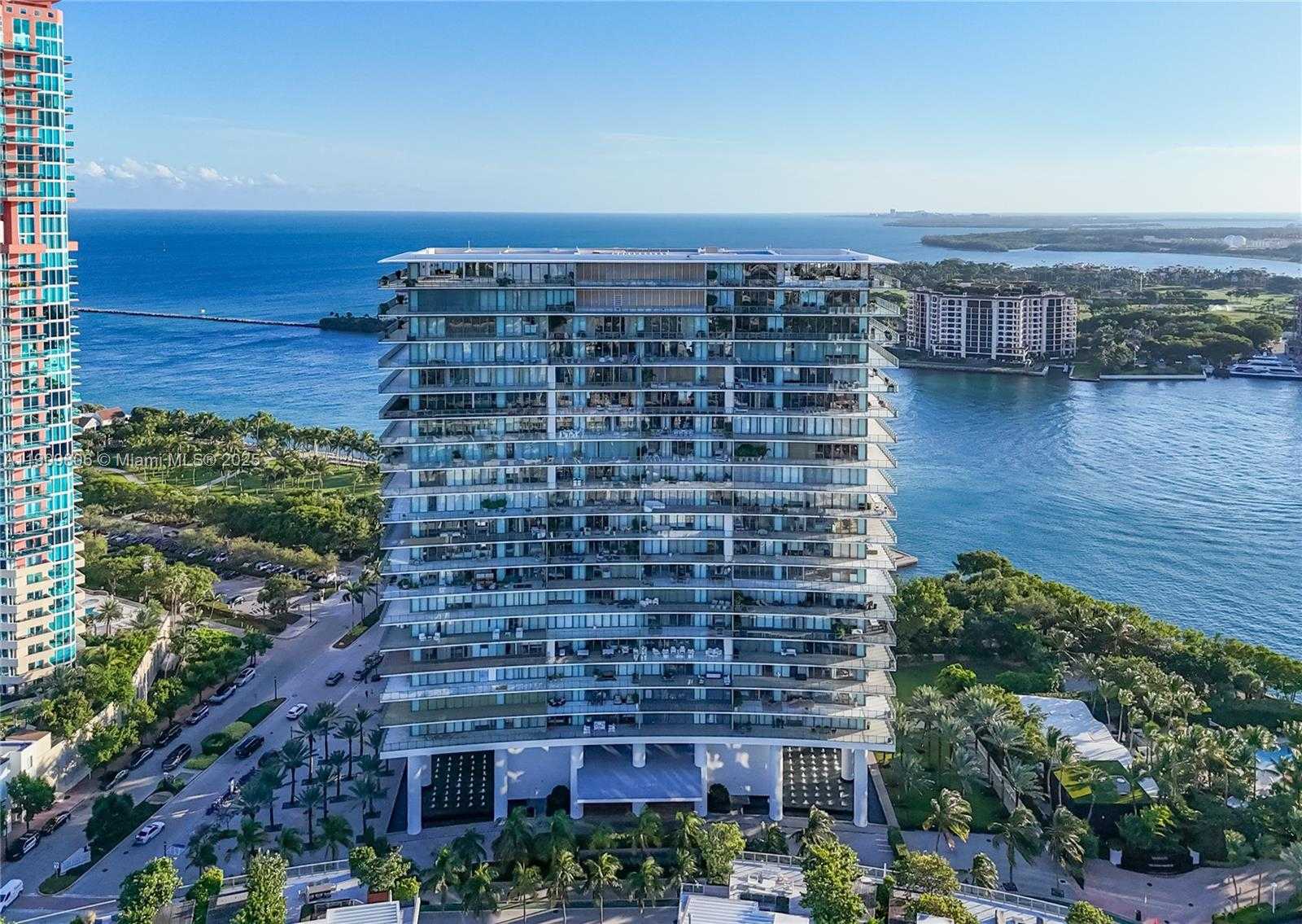 Small Image of 800 SOUTH POINTE DR #704, Miami Beach Number 45