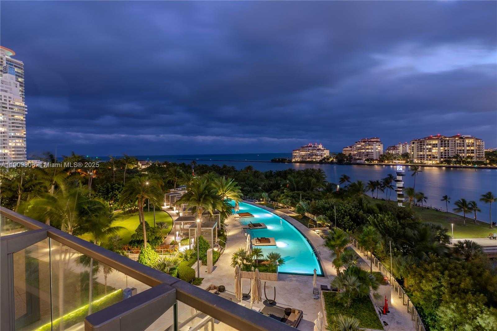 Small Image of 800 SOUTH POINTE DR #704, Miami Beach Number 5