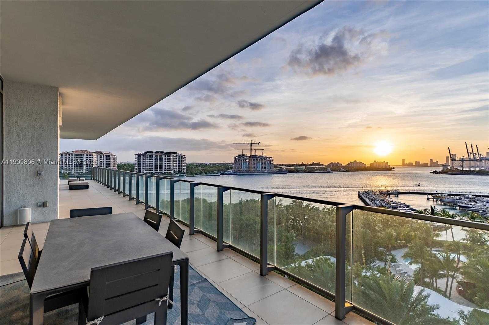 Small Image of 800 SOUTH POINTE DR #704, Miami Beach Number 7
