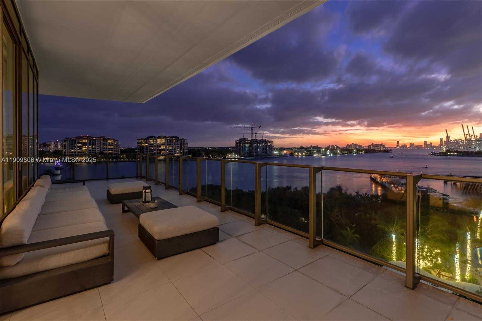Small Image of 800 SOUTH POINTE DR #704, Miami Beach Number 8