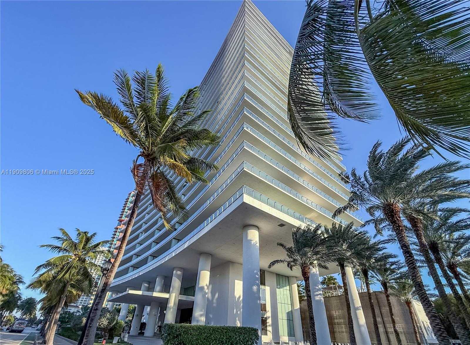 Small Image of 800 SOUTH POINTE DR #704, Miami Beach Number 9