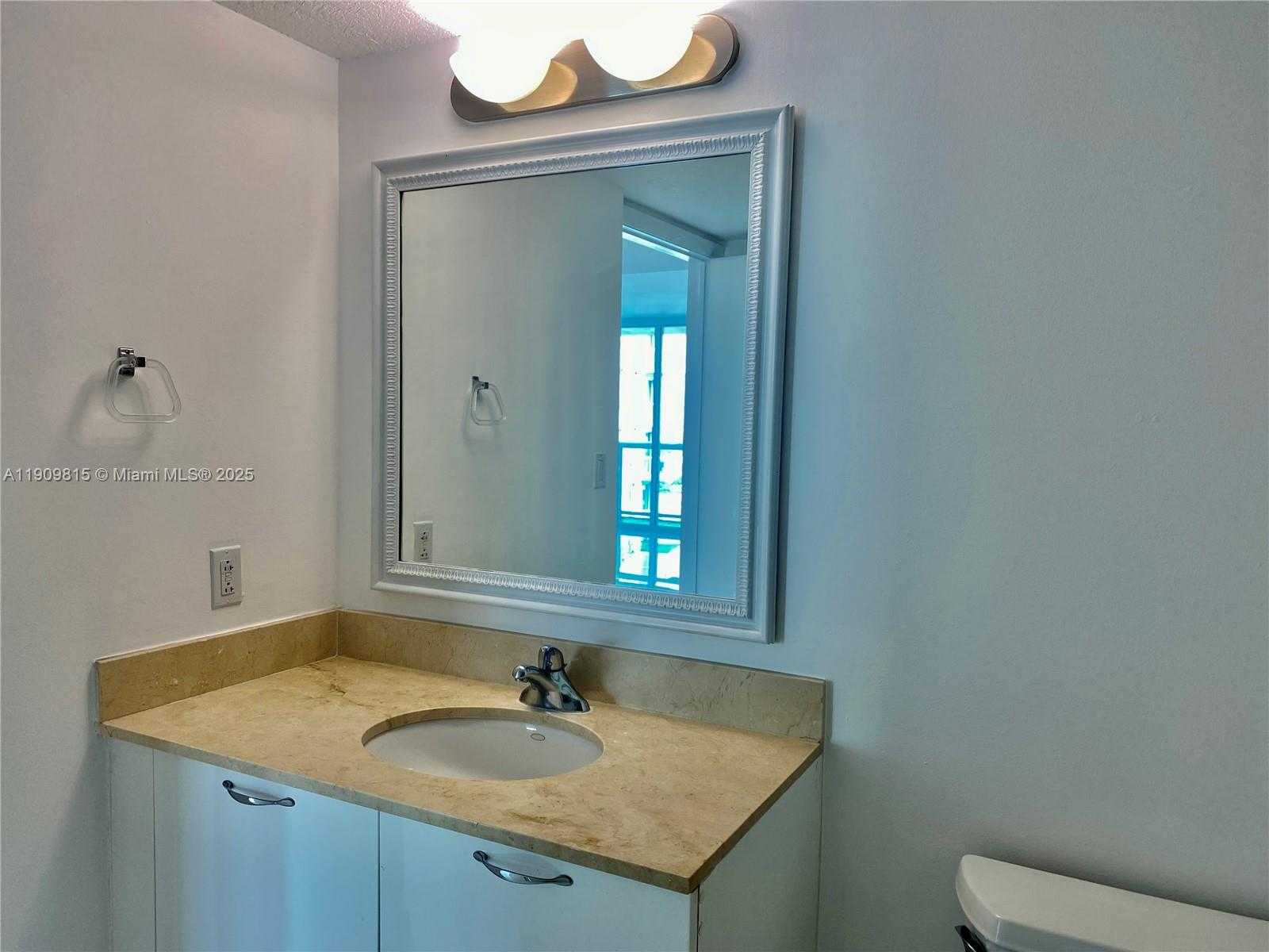Small Image of 1800 NORTH BAYSHORE DR #4210, Miami Number 16