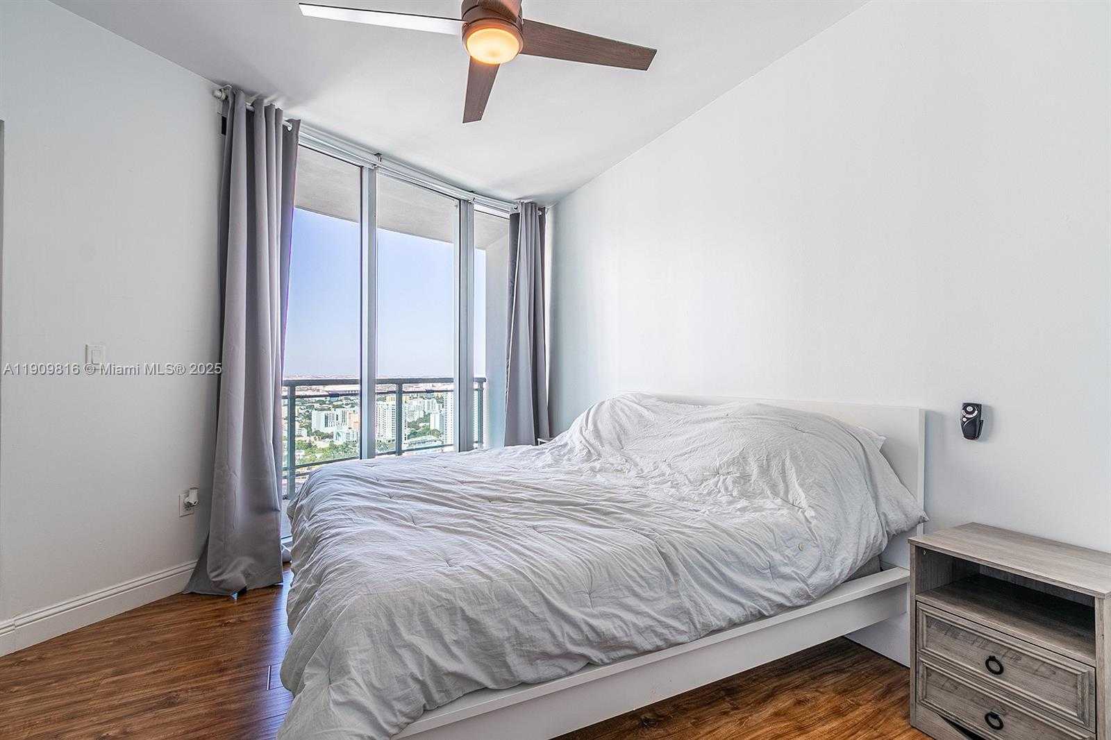 Small Image of 350 SOUTH MIAMI AVE #3914, Miami Number 15