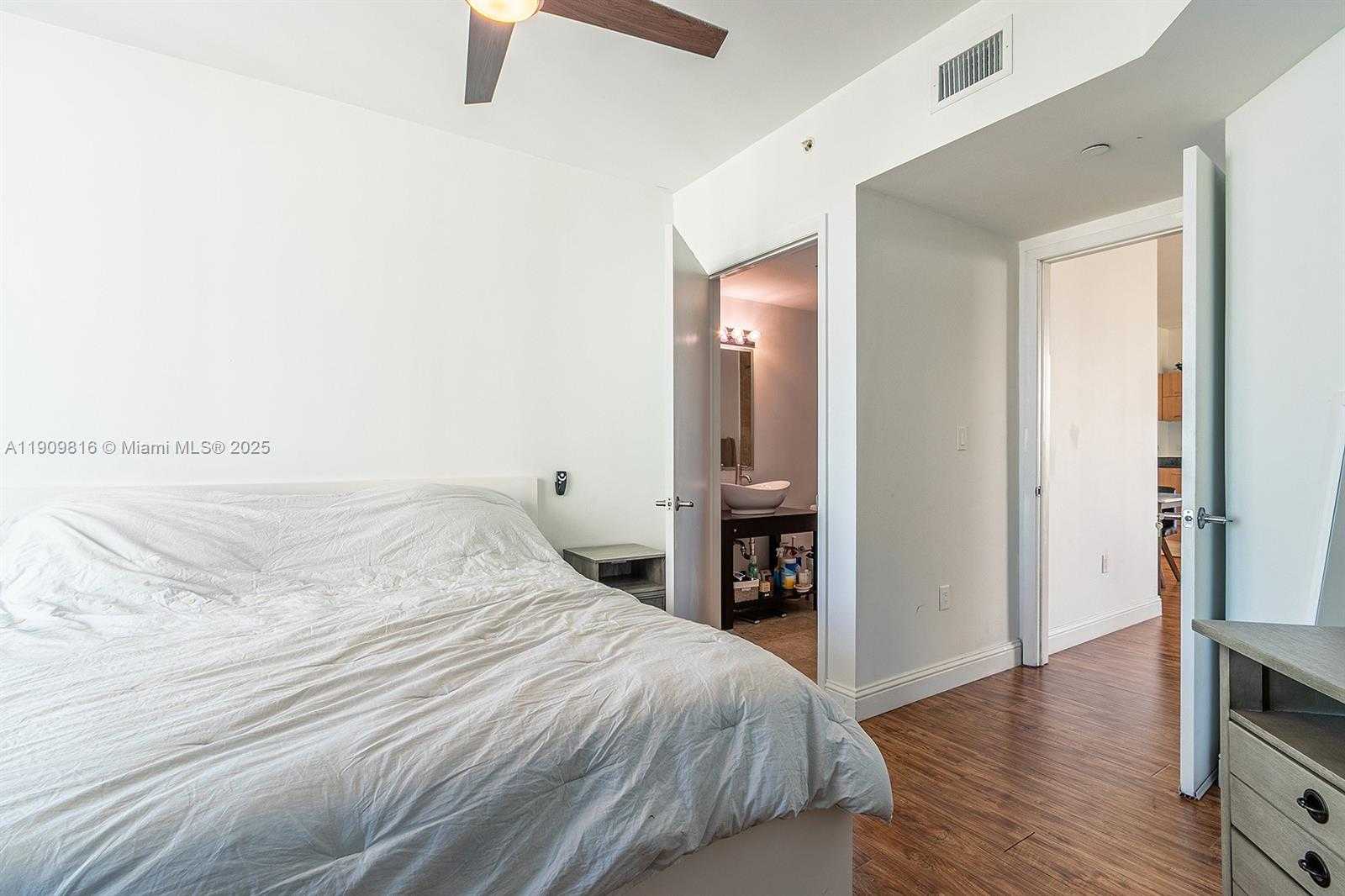 Small Image of 350 SOUTH MIAMI AVE #3914, Miami Number 17