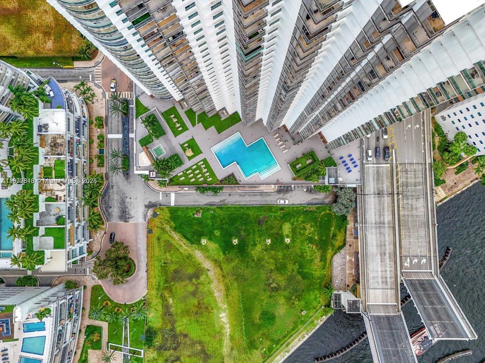 Small Image of 350 SOUTH MIAMI AVE #3914, Miami Number 34