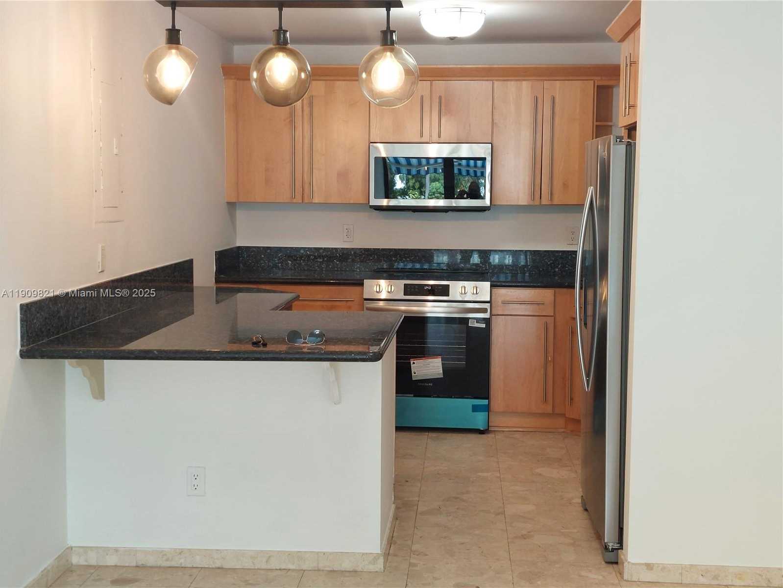 Small Image of 255 POINCIANA DR #605, Sunny Isles Beach Number 3