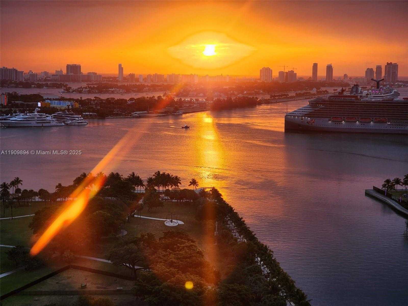 Small Image of 900 BISCAYNE BLVD #2602, Miami Number 3