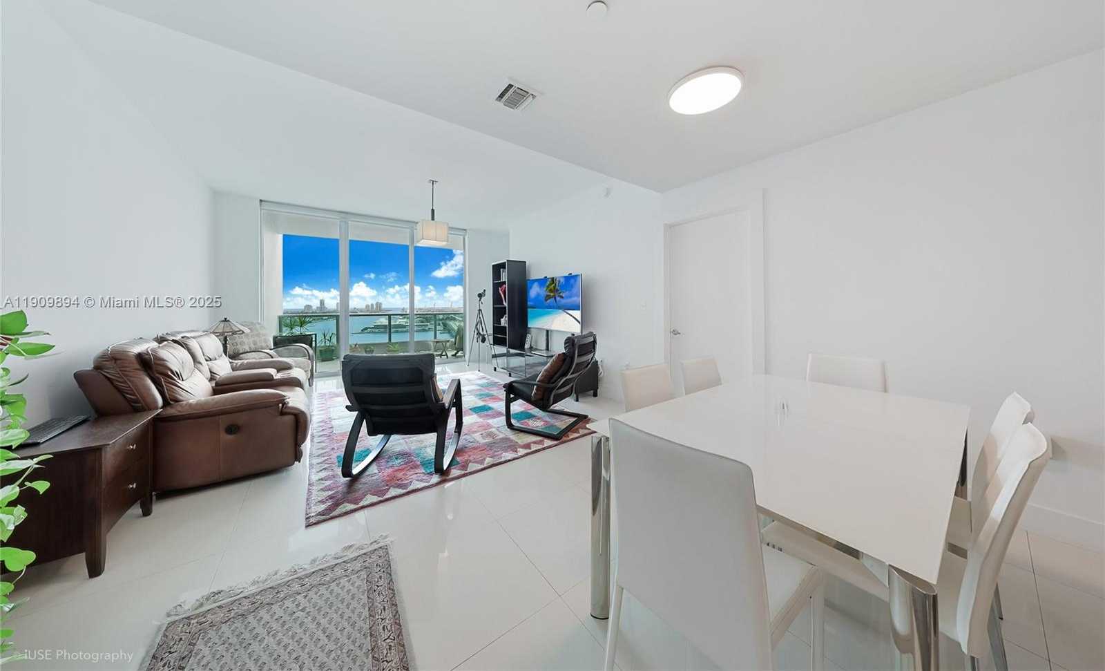 Small Image of 900 BISCAYNE BLVD #2602, Miami Number 4