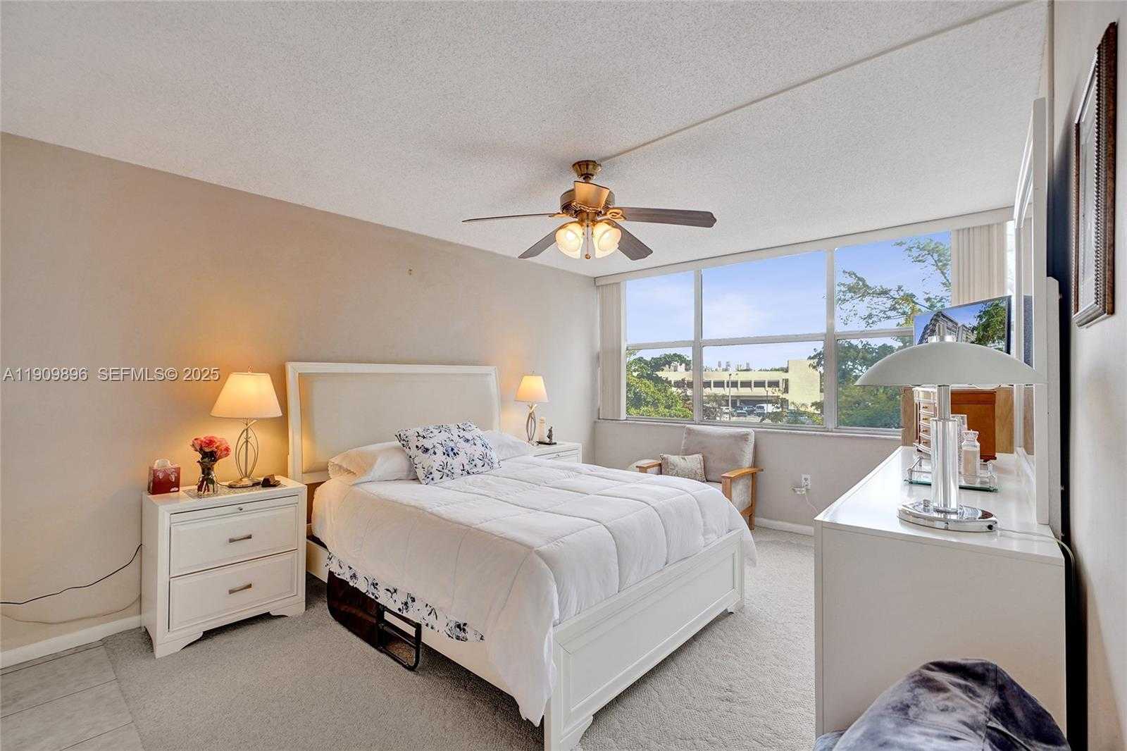 Small Image of 1300 NORTH EAST MIAMI GARDENS DR #320E, Miami Number 13