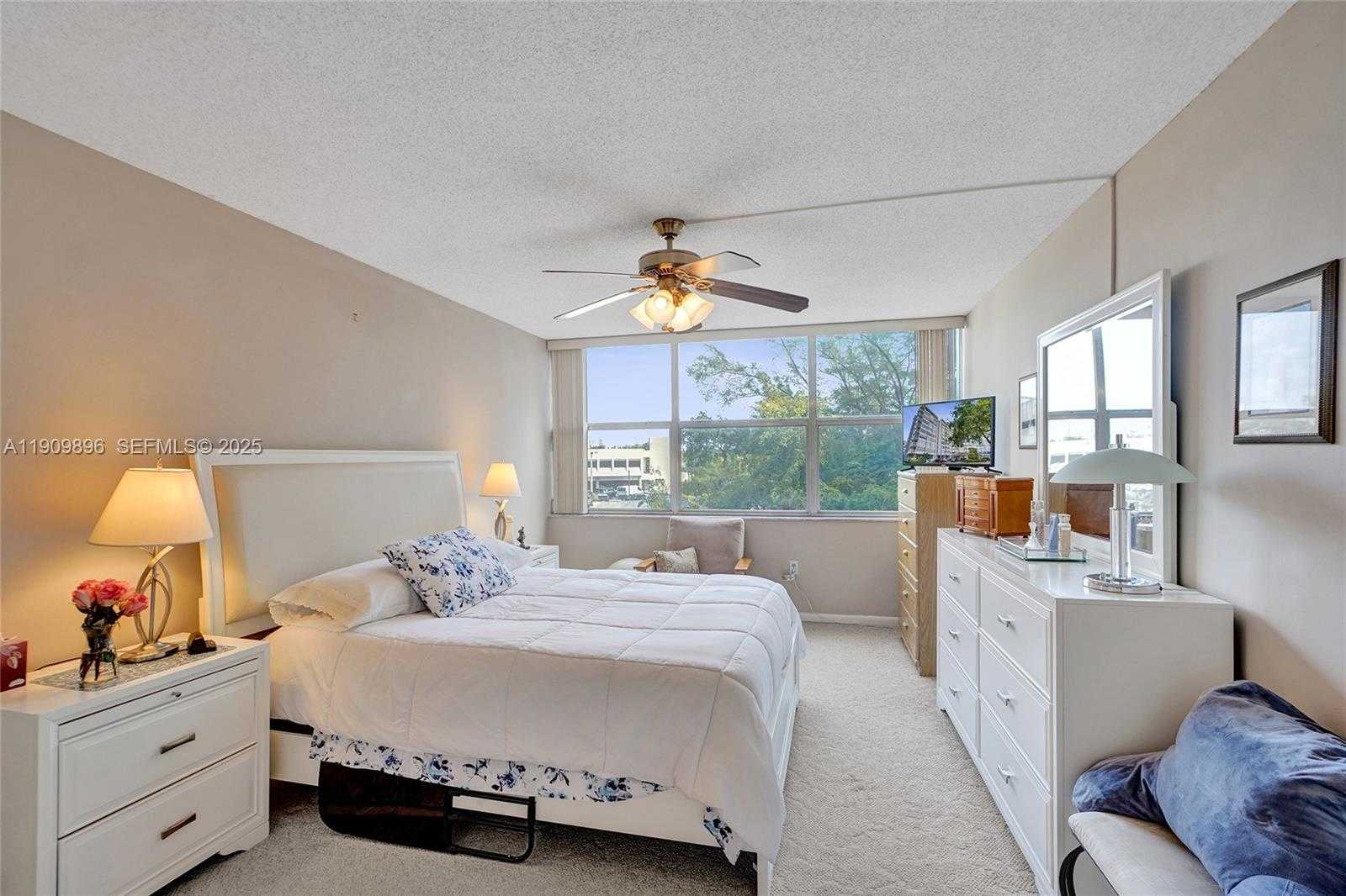 Small Image of 1300 NORTH EAST MIAMI GARDENS DR #320E, Miami Number 14