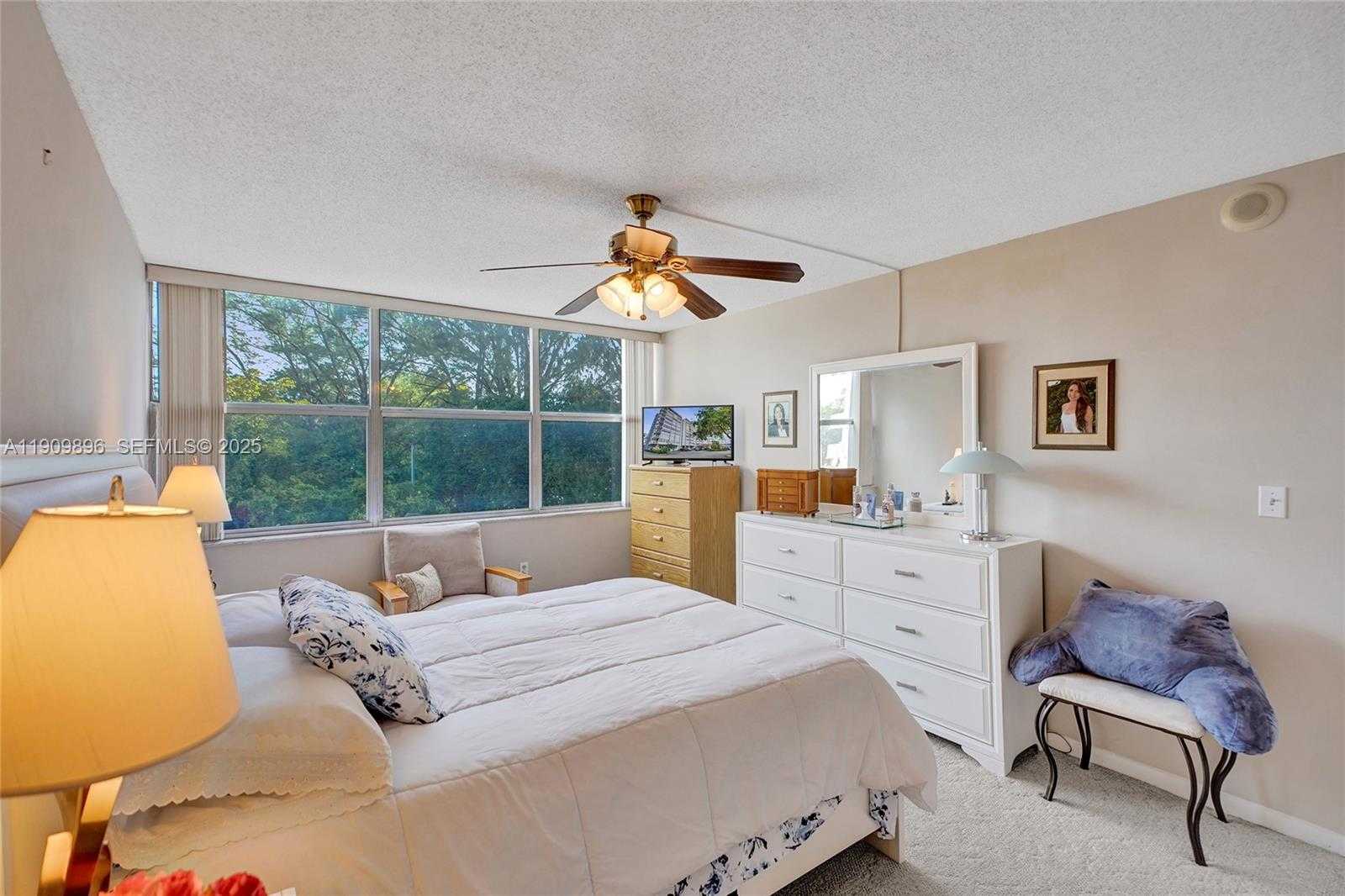 Small Image of 1300 NORTH EAST MIAMI GARDENS DR #320E, Miami Number 16